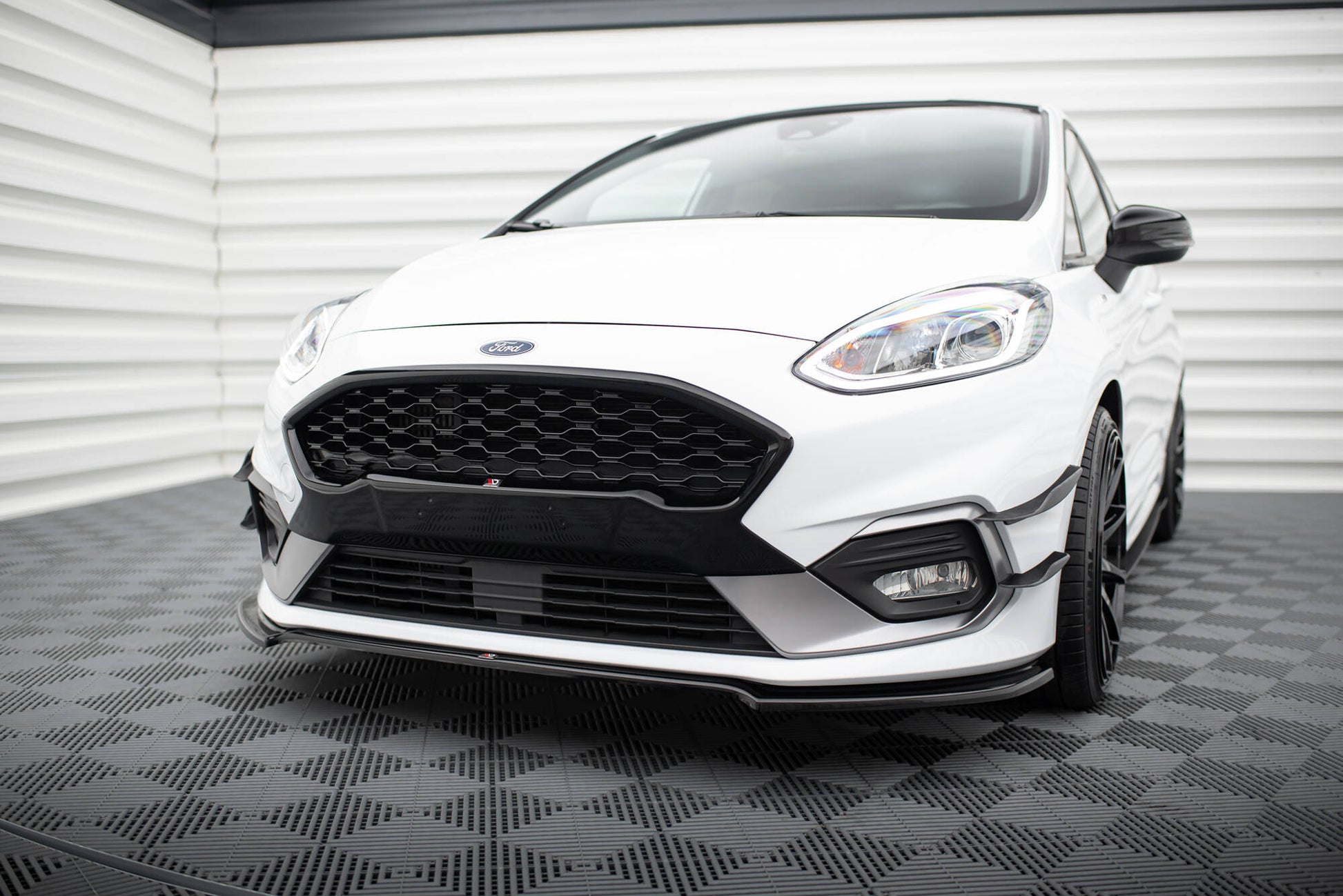 Front Ansatz V.1 für Ford Fiesta Mk8 ST / ST-Line schwarz Hochglanz