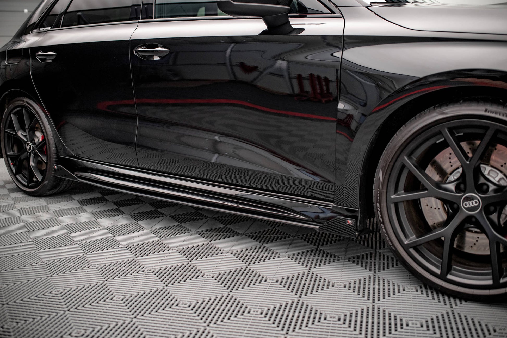 Street Pro Seitenschweller Ansatz + Flaps für Audi RS3 Sportback 8Y schwarz Hochglanz