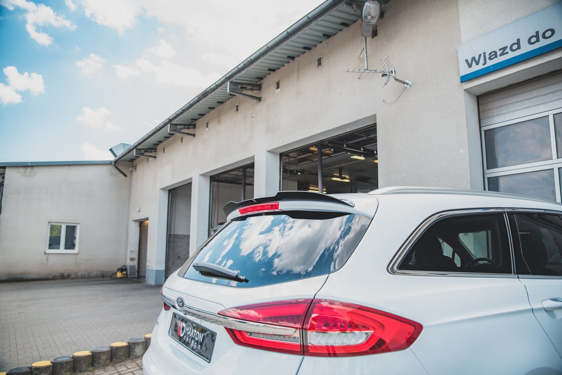 Spoiler CAP für Ford Mondeo Kombi Mk5 Facelift schwarz Hochglanz
