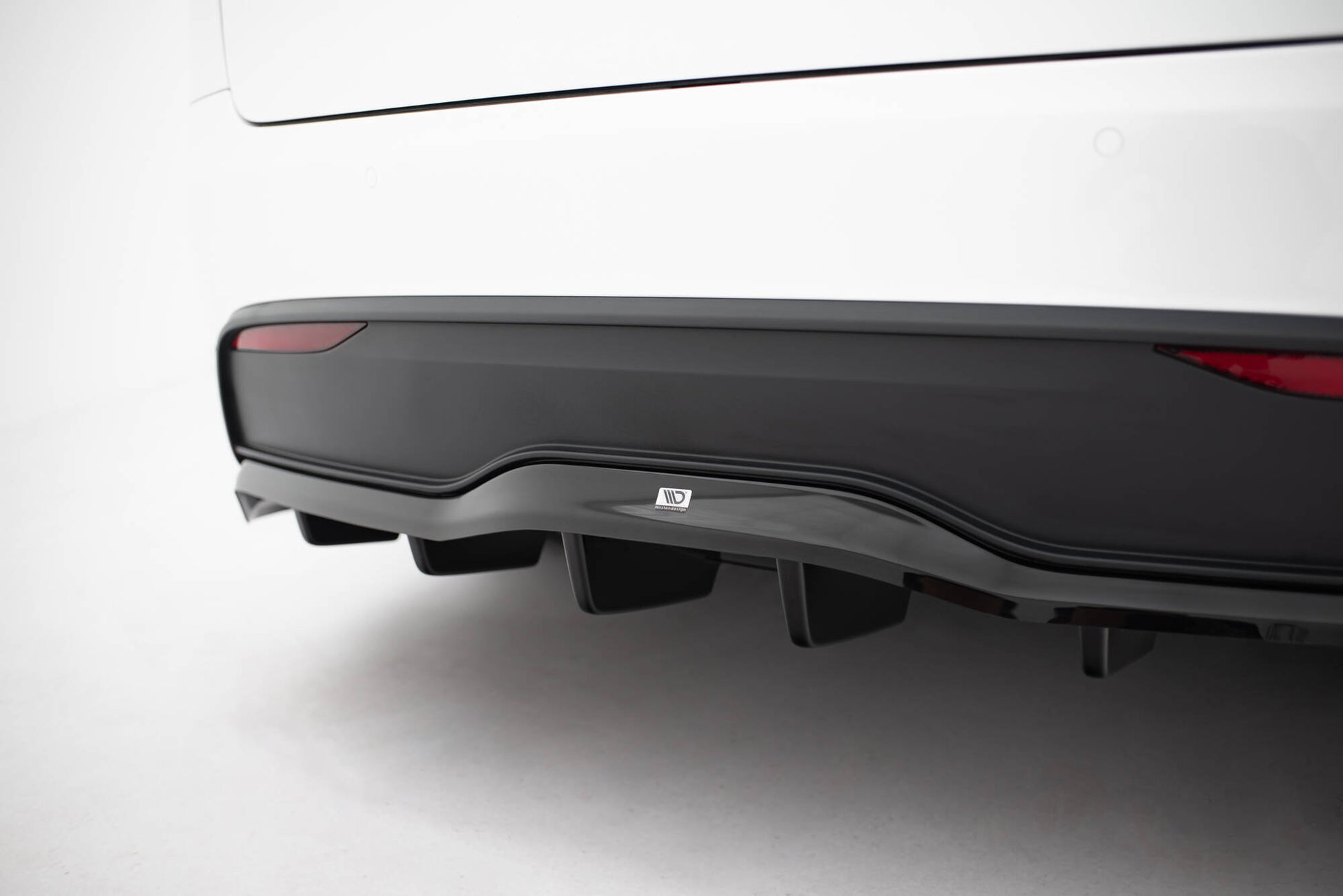 Mittlerer Cup Diffusor DTM Look Heck Ansatz V.2 für Tesla Model X Mk1 Facelift schwarz Hochglanz