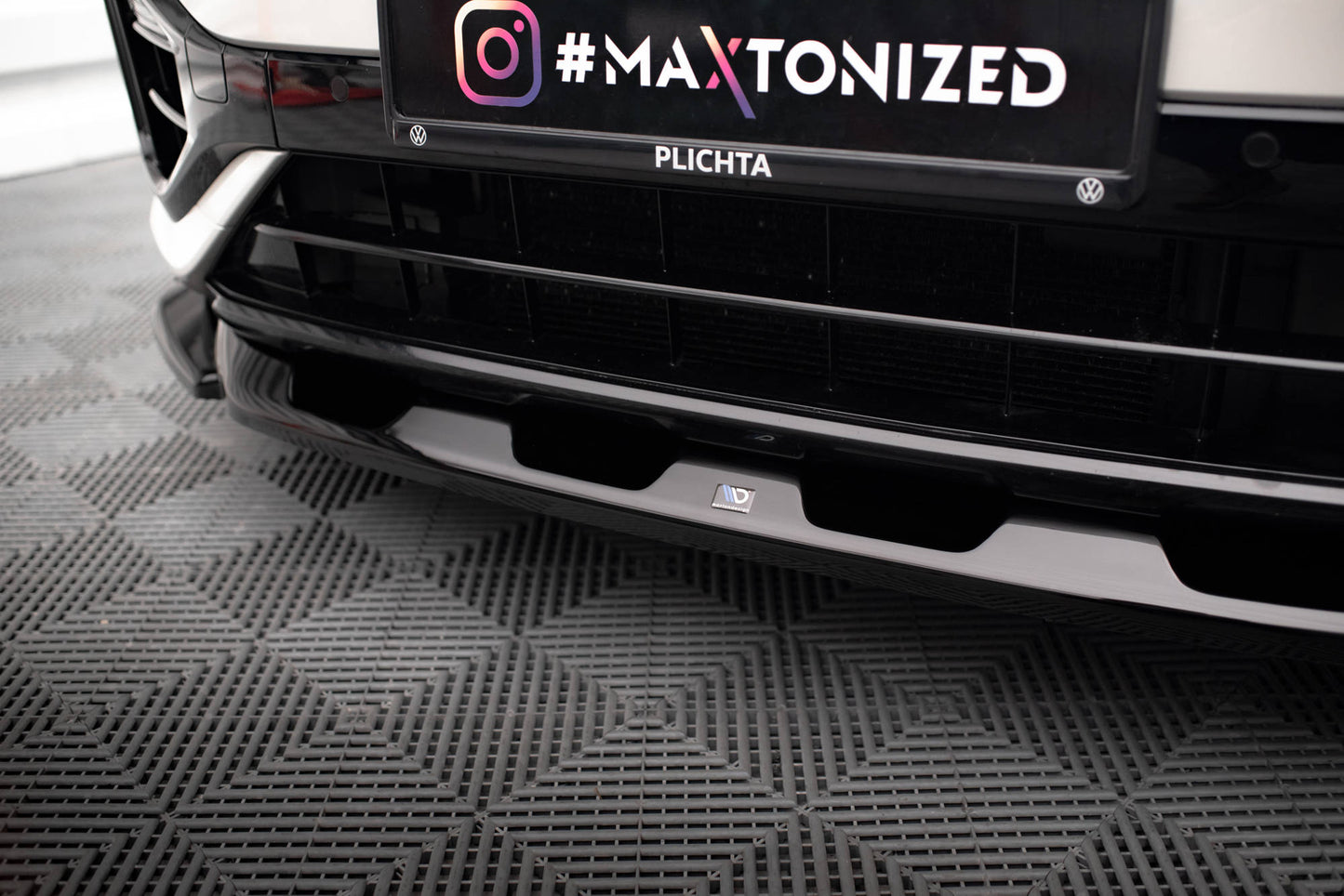 Front Ansatz V.2 für VW T-Roc R / R-Line Mk1 Facelift schwarz Hochglanz