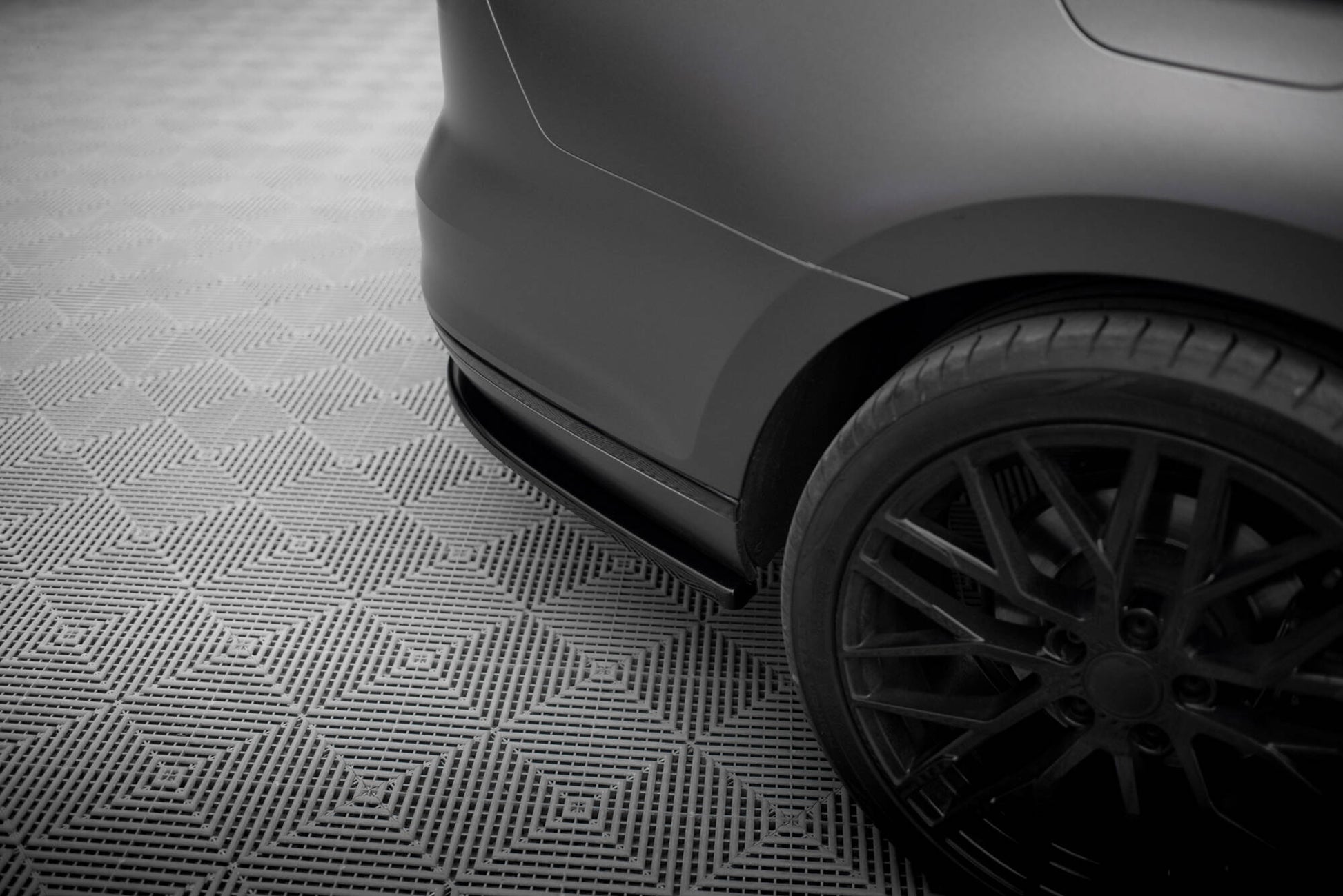 Mittlerer Cup Diffusor DTM Look Heck Ansatz für VW Passat R-Line B8 schwarz Hochglanz