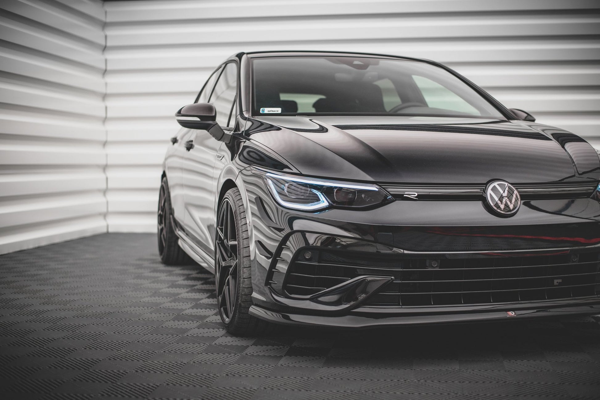 Front Ansatz V.5 für VW Golf R Mk8 schwarz Hochglanz