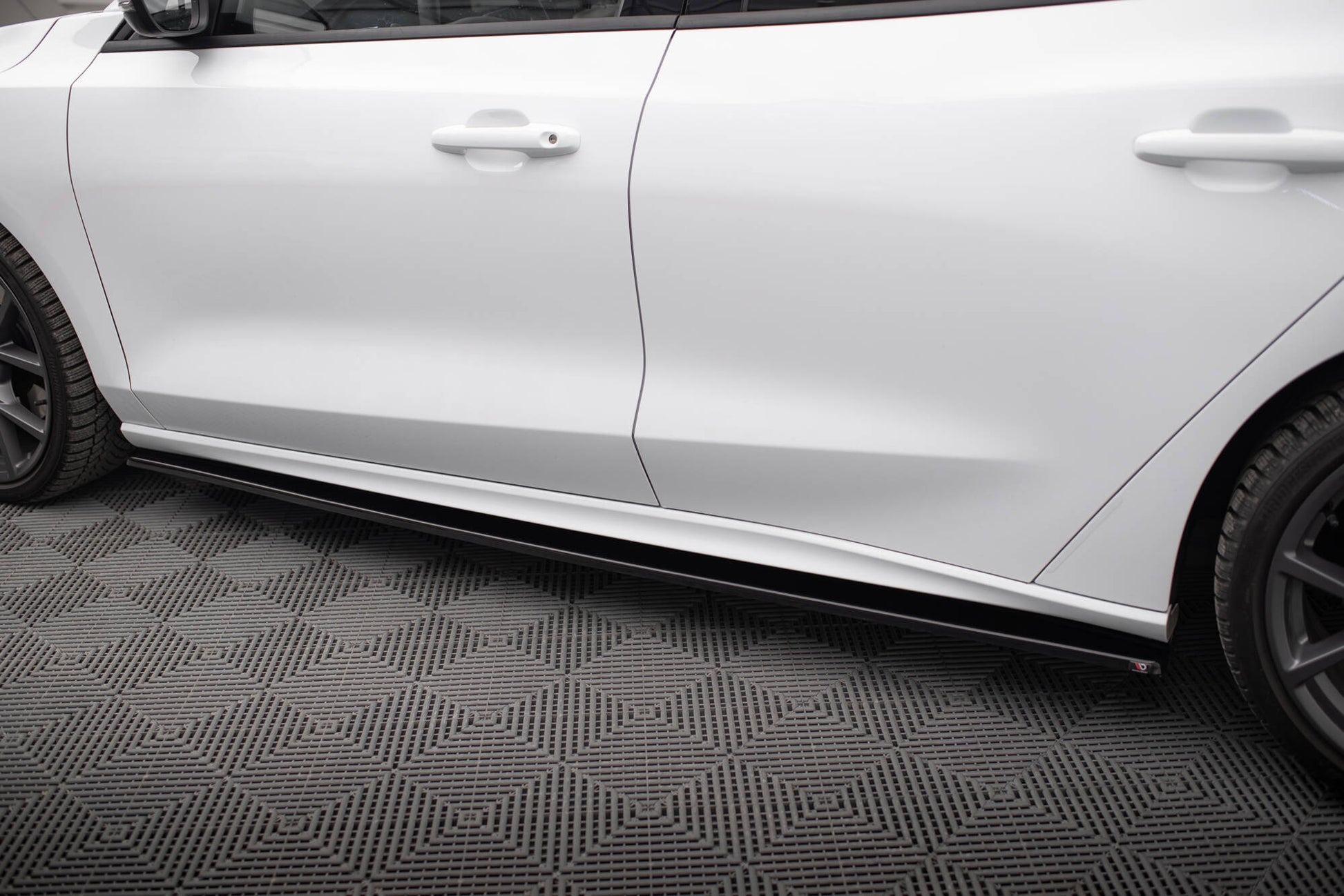 Seitenschweller Ansatz für V.1 für Ford Focus ST / ST-Line Mk4 Facelift schwarz Hochglanz