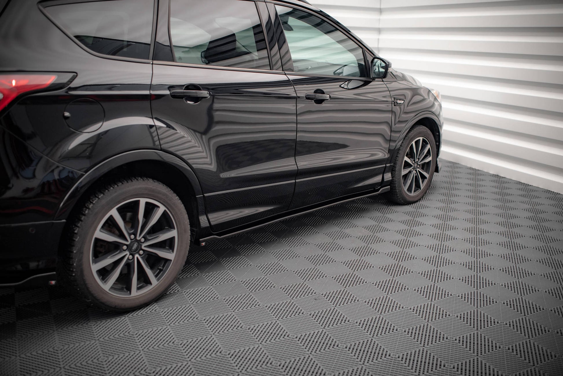 Seitenschweller Ansatz für Ford Escape ST-Line Mk3 schwarz Hochglanz