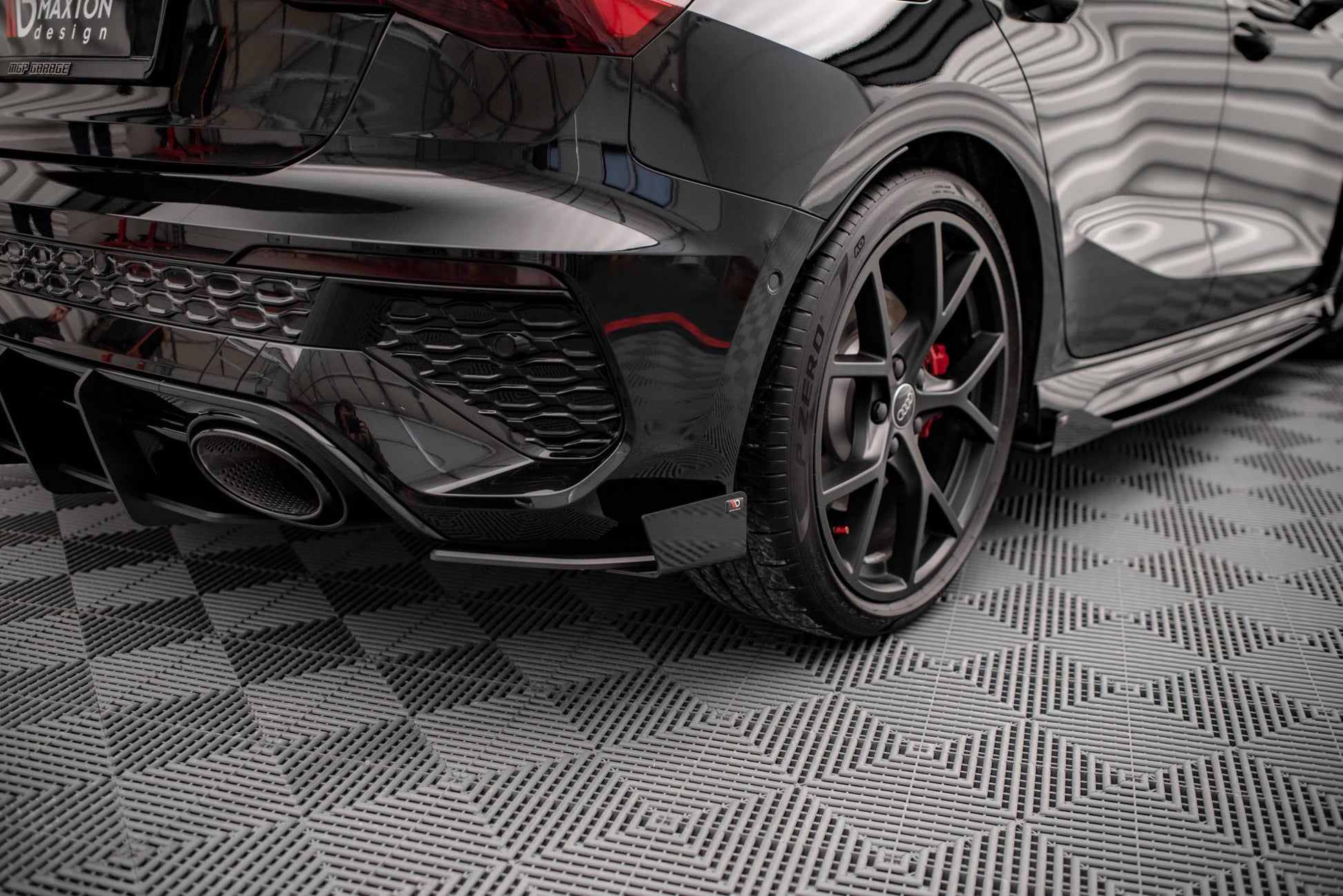 Street Pro Heck Ansatz Flaps Diffusor +Flaps für Audi RS3 Sportback 8Y schwarz Hochglanz
