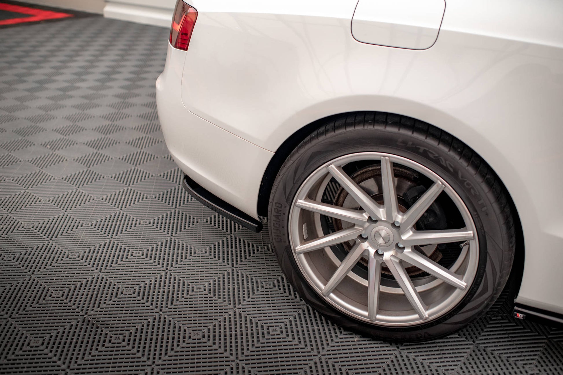 Mittlerer Cup Diffusor DTM Look Heck Ansatz für Audi A5 Coupe 8T Facelift schwarz Hochglanz