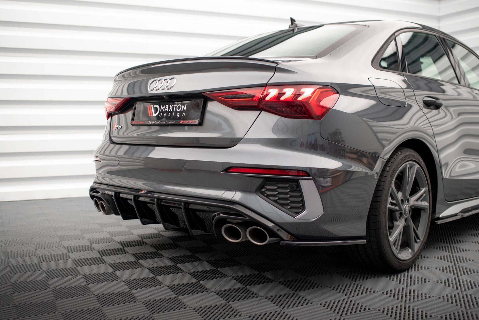 Diffusor Heck Ansatz für Audi S3 Limousine 8Y schwarz Hochglanz