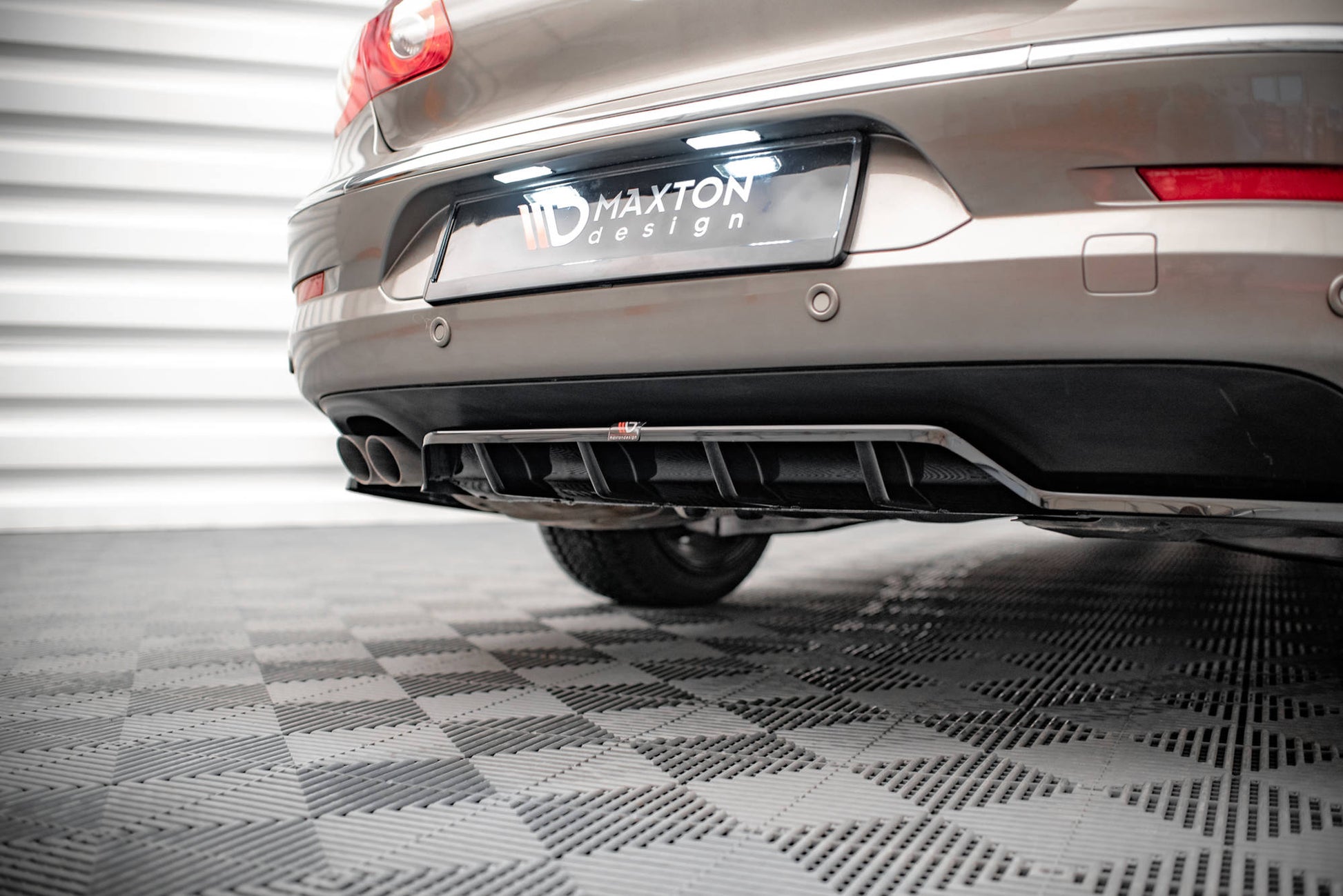 Mittlerer Cup Diffusor DTM Look Heck Ansatz für VW Passat CC schwarz Hochglanz