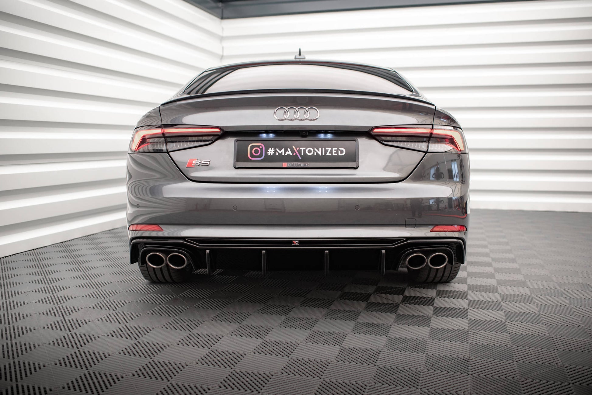 Diffusor Heck Ansatz für Audi S5 F5 Coupe / Sportback schwarz Hochglanz