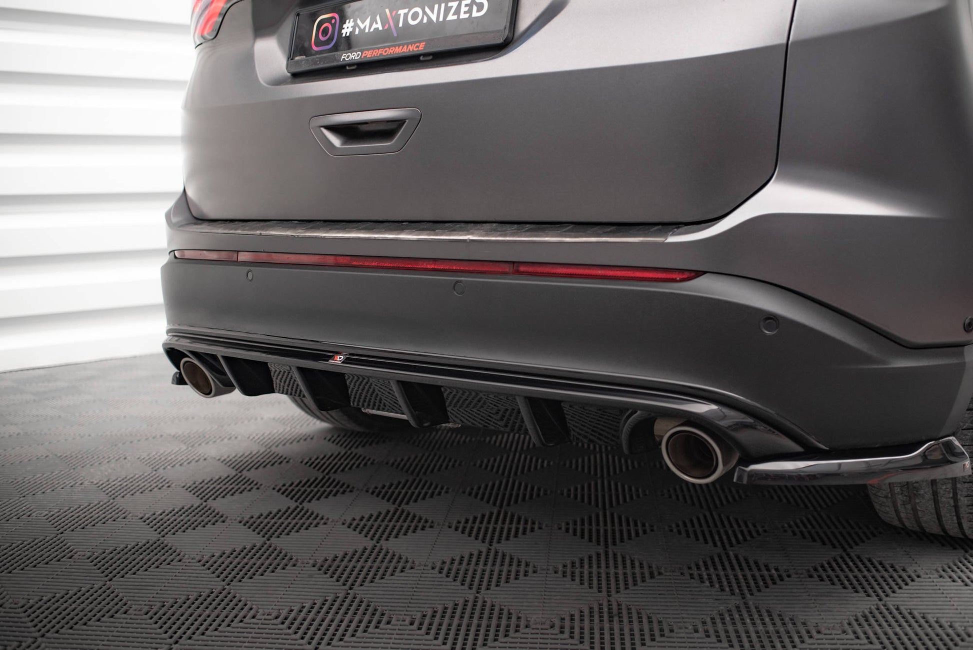 Diffusor Heck Ansatz für Ford Edge Mk2 schwarz Hochglanz
