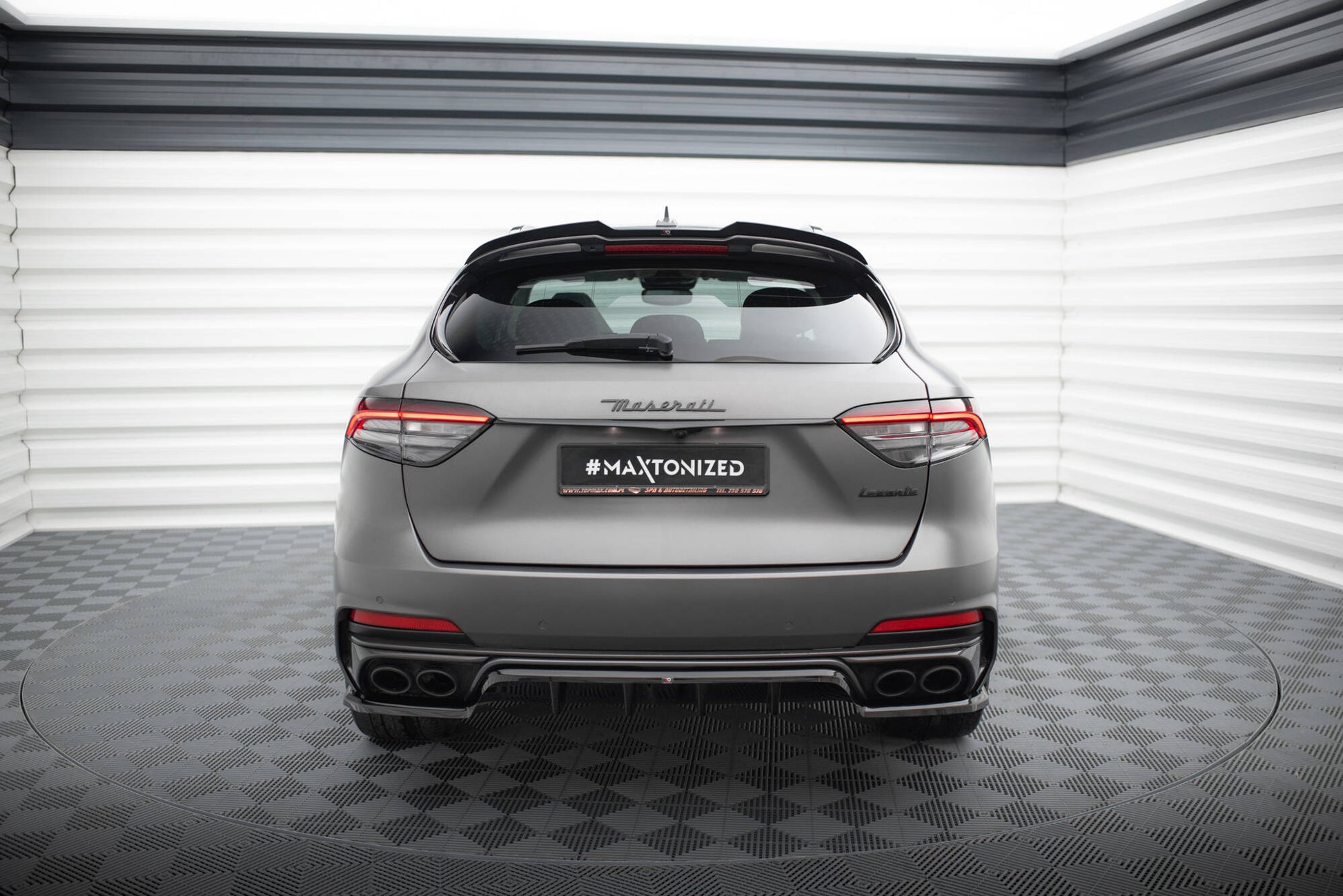 Mittlerer Cup Diffusor DTM Look Heck Ansatz für Maserati Levante Trofeo Mk1 schwarz Hochglanz