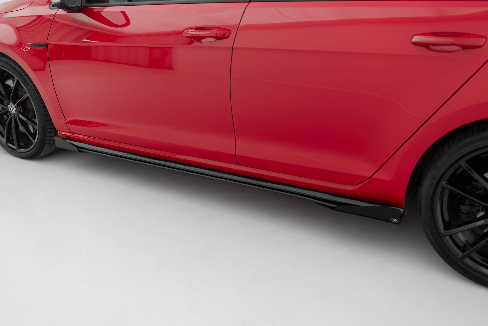 Street Pro Seitenschweller Ansatz + Flaps für VW Golf R / R-Line Mk7 Facelift schwarz Hochglanz