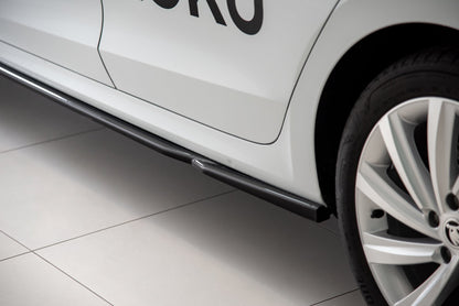 Seitenschweller Ansatz V.2 für Skoda Octavia Mk4  schwarz Hochglanz