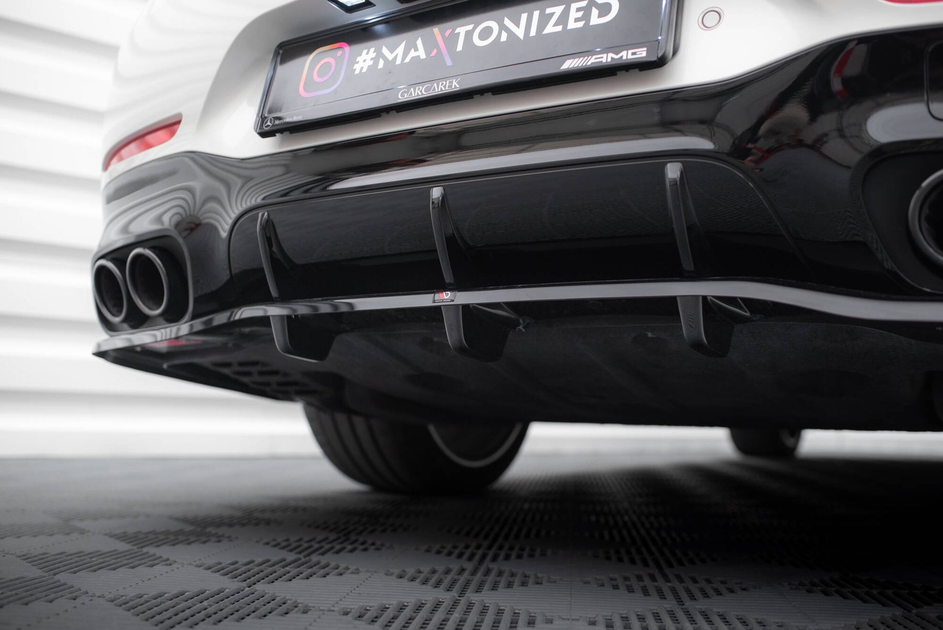 Mittlerer Cup Diffusor DTM Look Heck Ansatz für Mercedes-AMG GT 43 4 Door Coupe V8 Styling Package schwarz Hochglanz