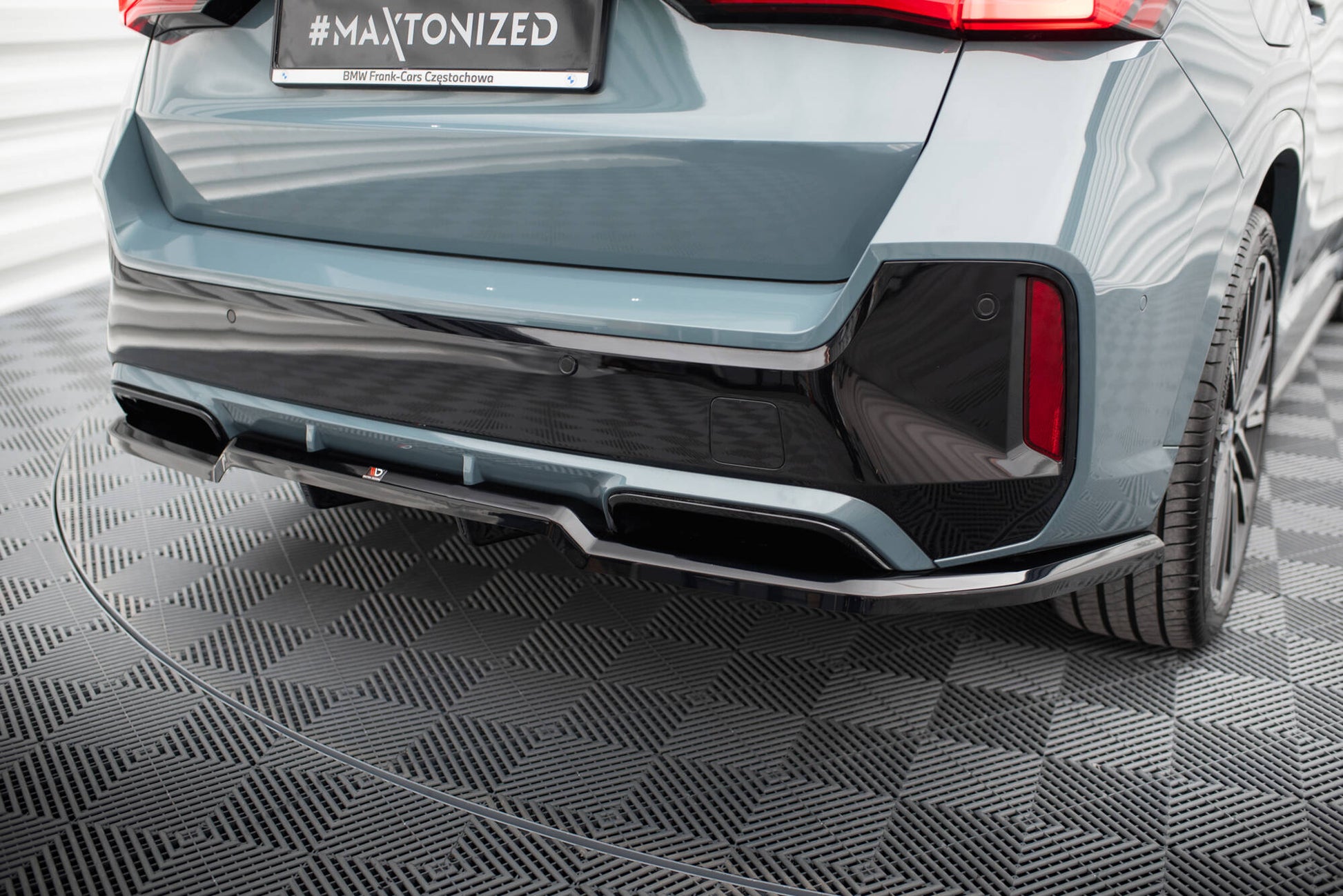 Mittlerer Cup Diffusor DTM Look Heck Ansatz für BMW X1 M-Paket U11 schwarz Hochglanz