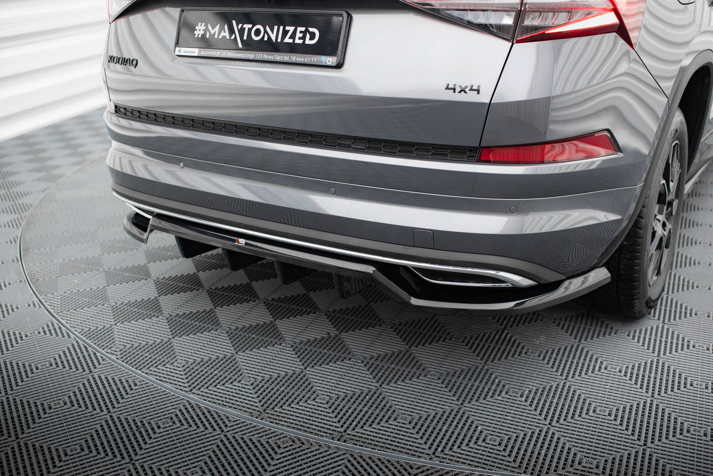 Mittlerer Cup Diffusor DTM Look Heck Ansatz für Skoda Kodiaq Sportline Mk1 / Mk1 Facelift schwarz Hochglanz