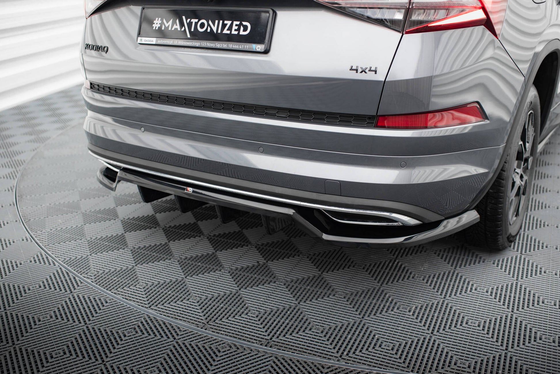 Mittlerer Cup Diffusor DTM Look Heck Ansatz für Skoda Kodiaq Sportline Mk1 / Mk1 Facelift schwarz Hochglanz