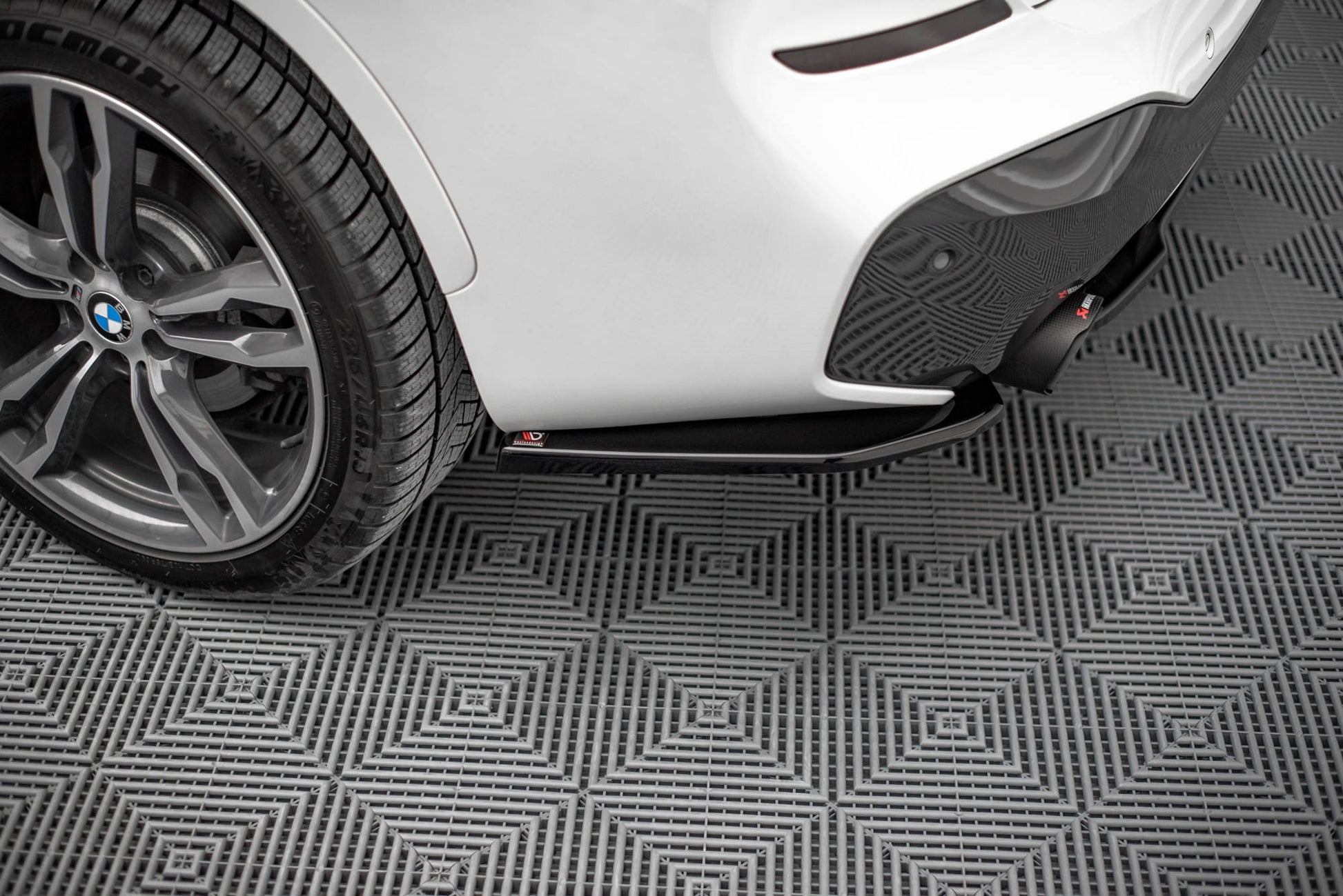 Heck Ansatz Flaps Diffusor für BMW X1 M-Paket F48 / F48 Facelift schwarz Hochglanz