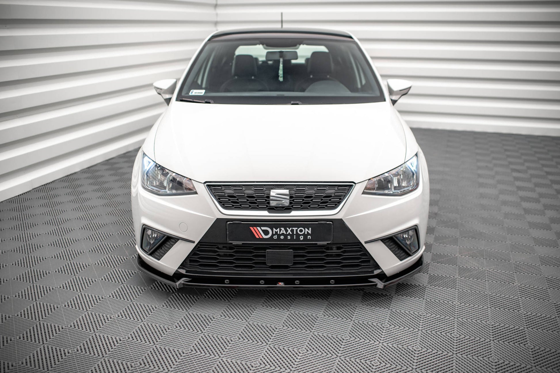 Front Ansatz V.1 für Seat Ibiza FR/ Standard Mk5 schwarz Hochglanz