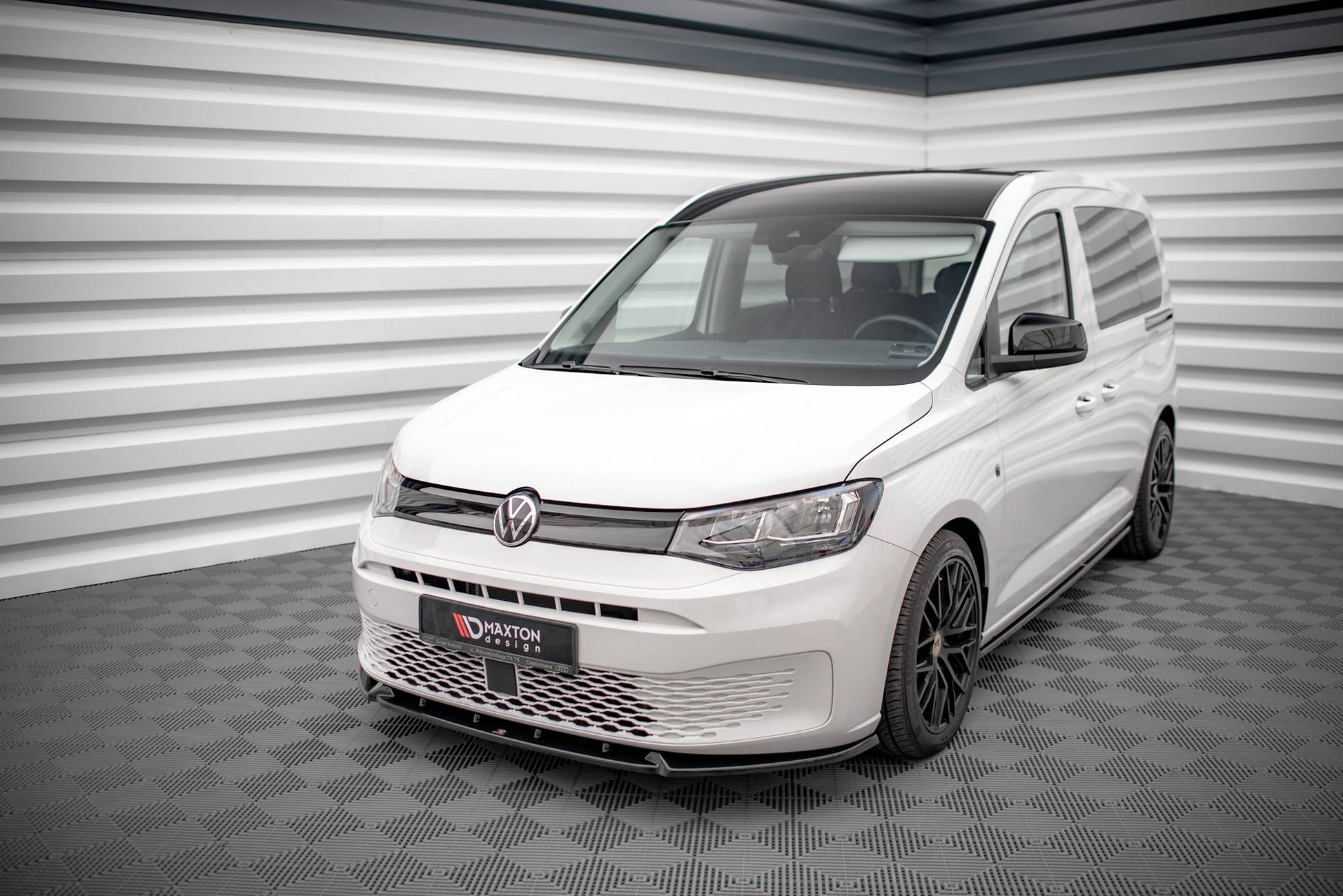Front Ansatz V.2 für VW Caddy Mk5 schwarz Hochglanz