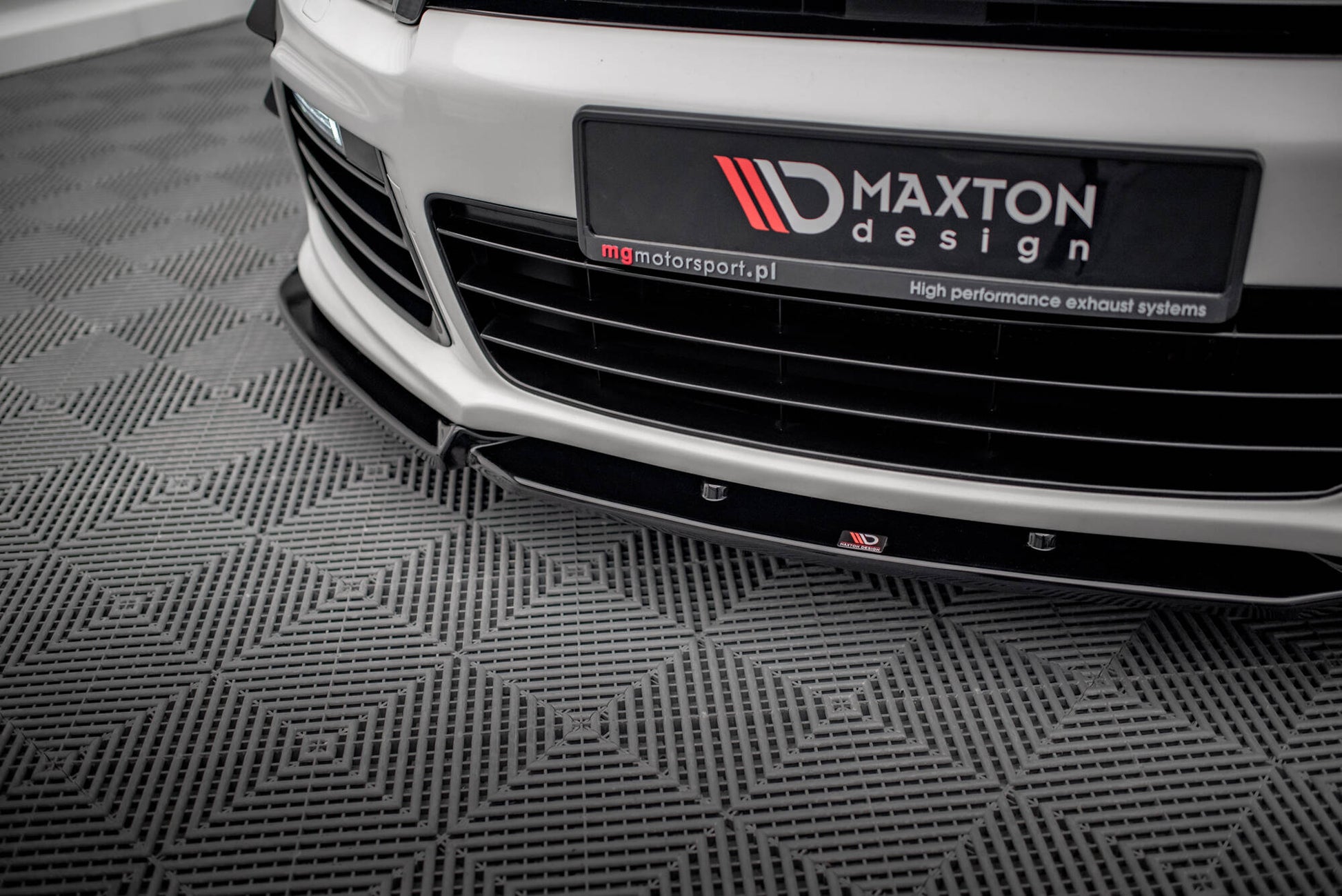 Front Ansatz V.3 für VW Scirocco R Mk3 schwarz Hochglanz