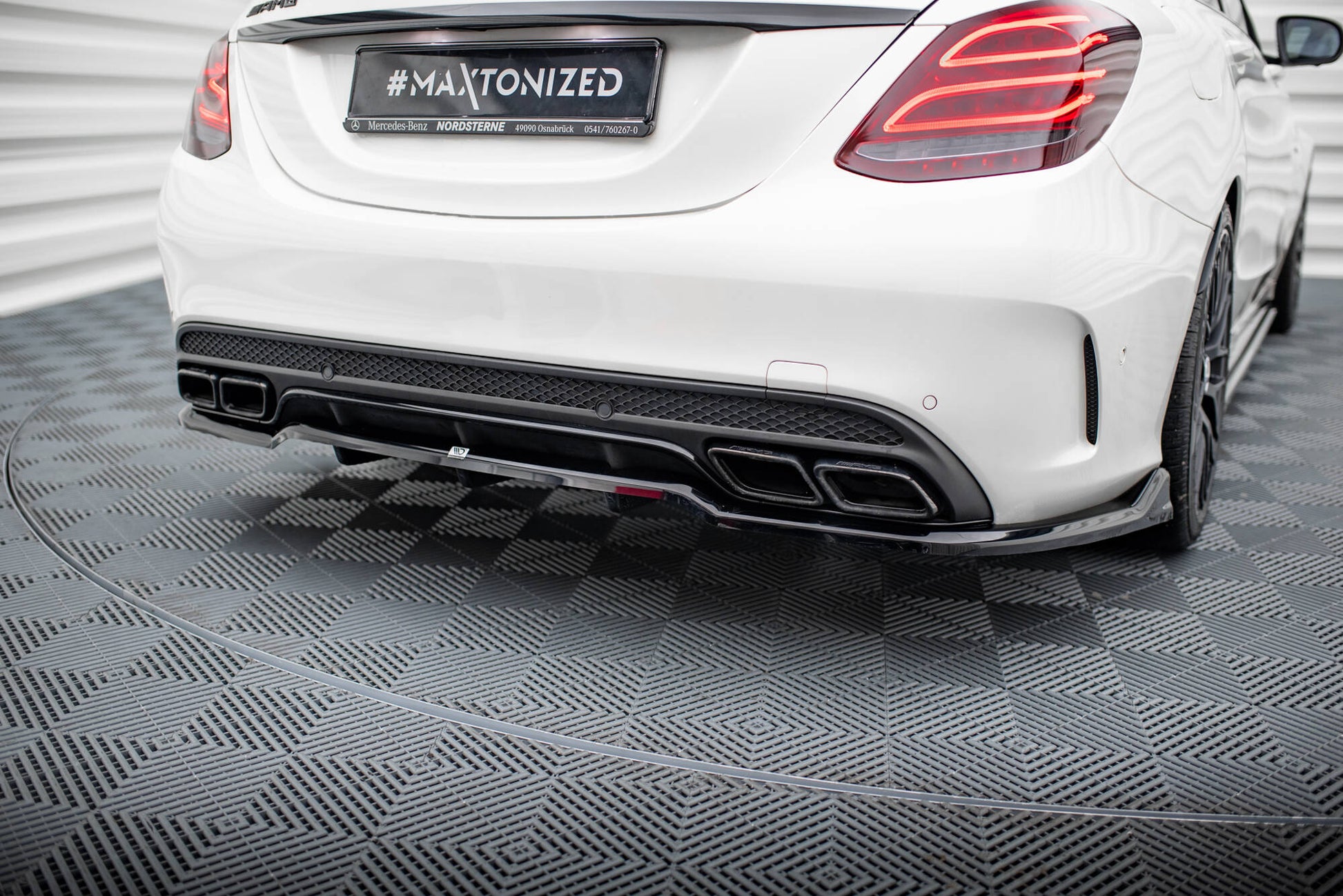 Mittlerer Cup Diffusor DTM Look Heck Ansatz für Mercedes-AMG C63 Limousine / Kombi W205 / S205 schwarz Hochglanz