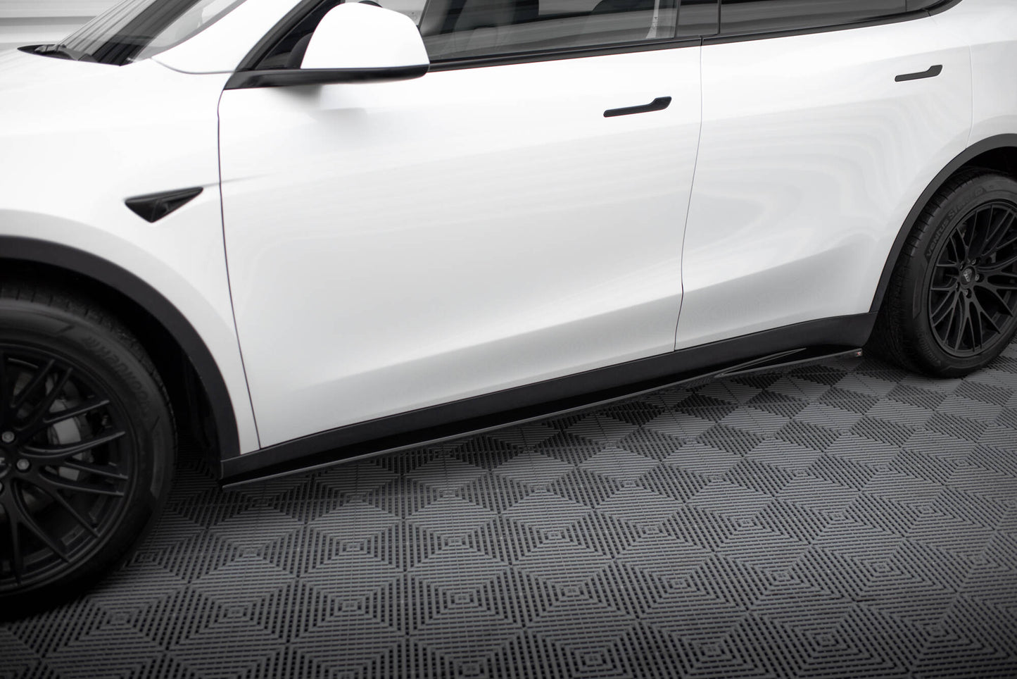 Seitenschweller Ansatz für V.1 für Tesla Model Y schwarz Hochglanz