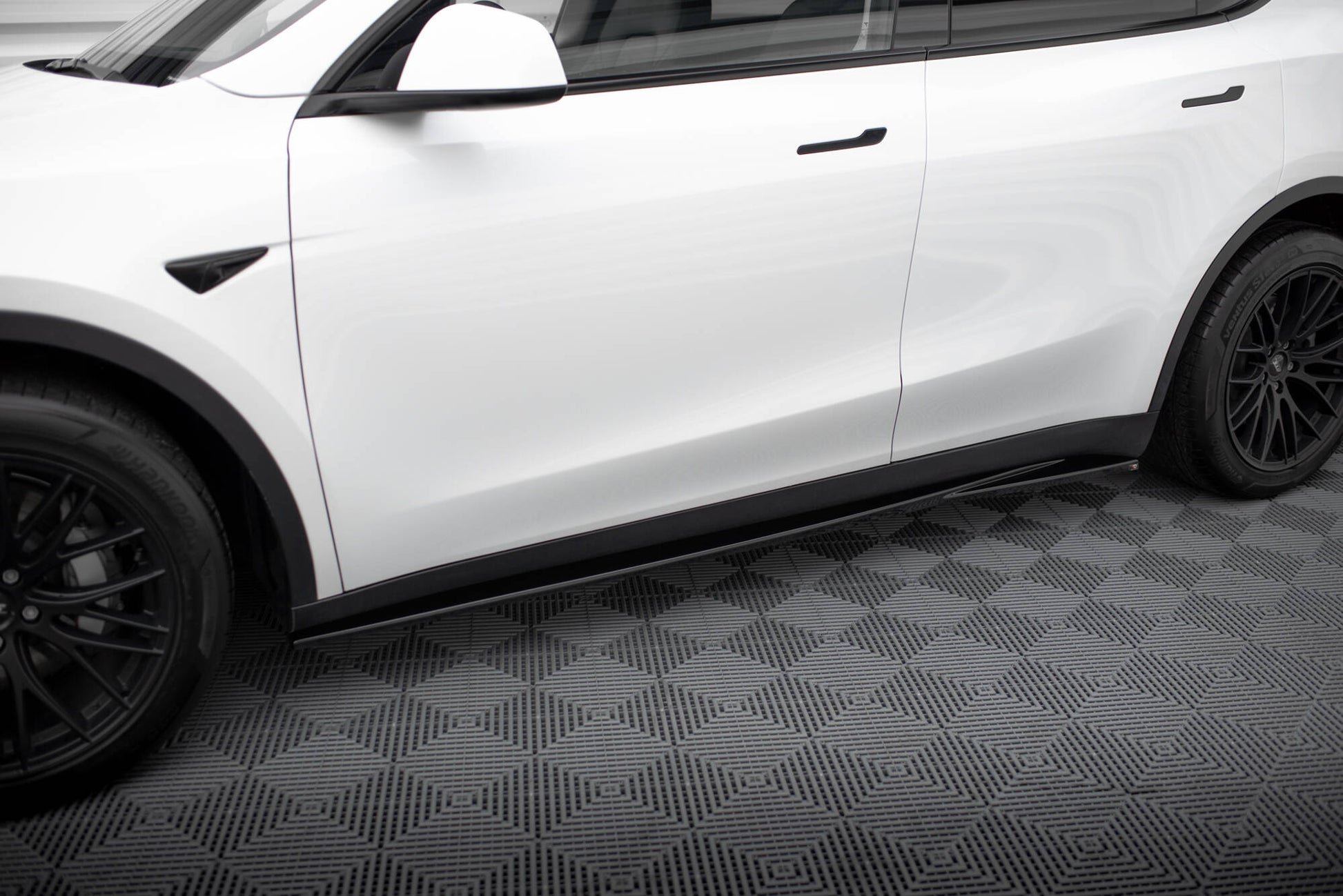 Seitenschweller Ansatz für V.1 für Tesla Model Y schwarz Hochglanz