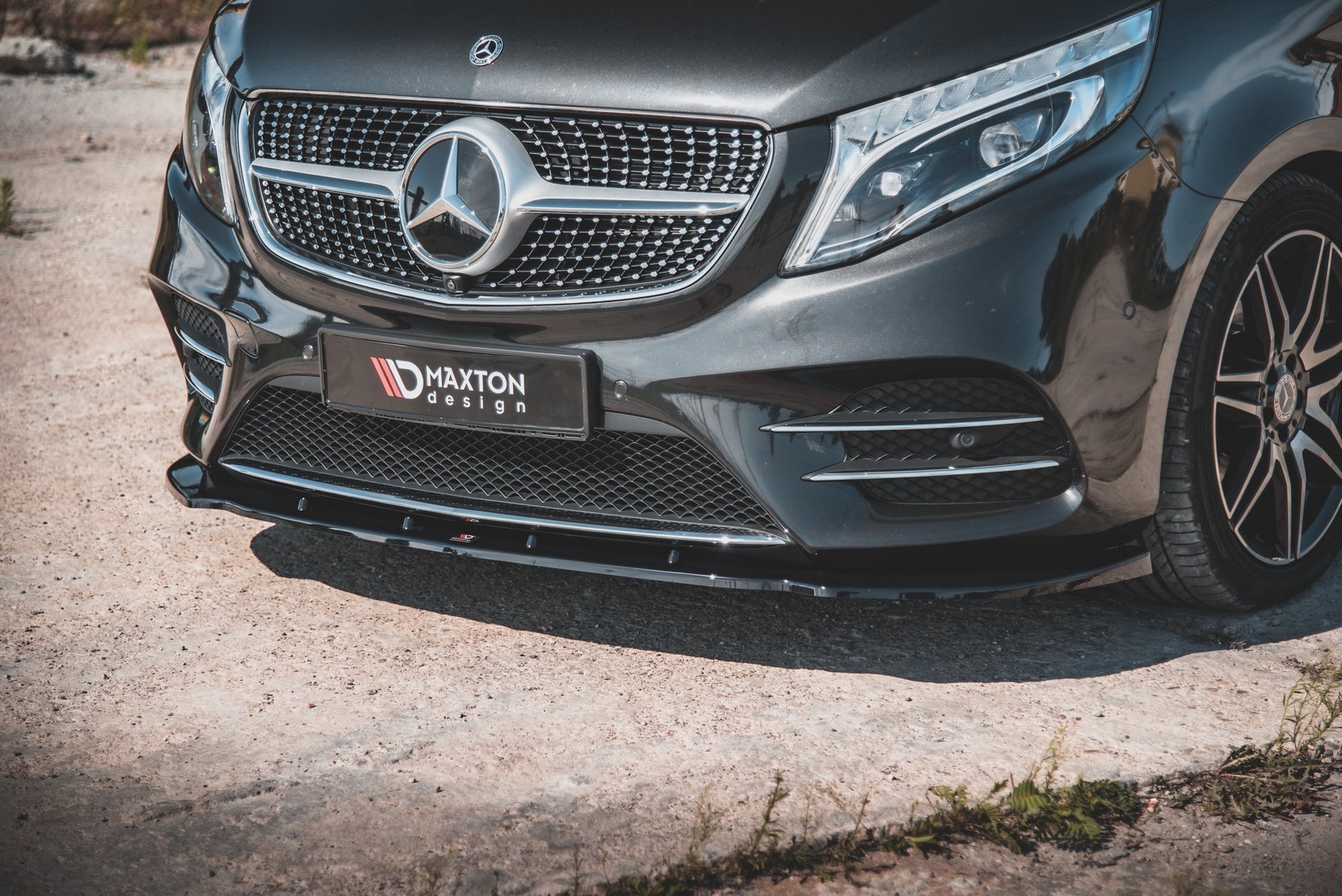 Front Ansatz V.2 für Mercedes-Benz V-Klasse AMG-Line W447  schwarz Hochglanz