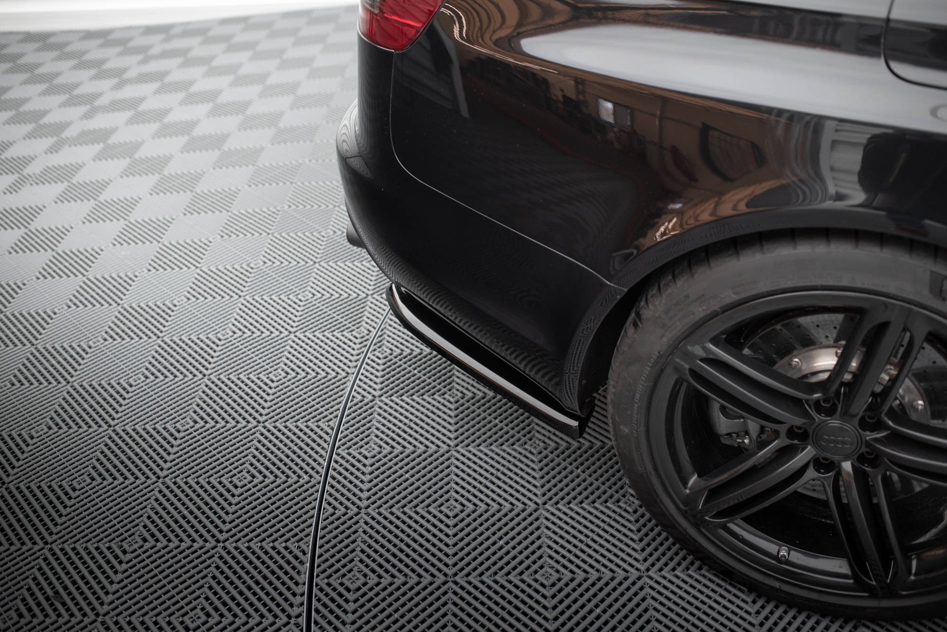 Heck Ansatz Flaps Diffusor für Audi RS6 Avant C6 schwarz Hochglanz