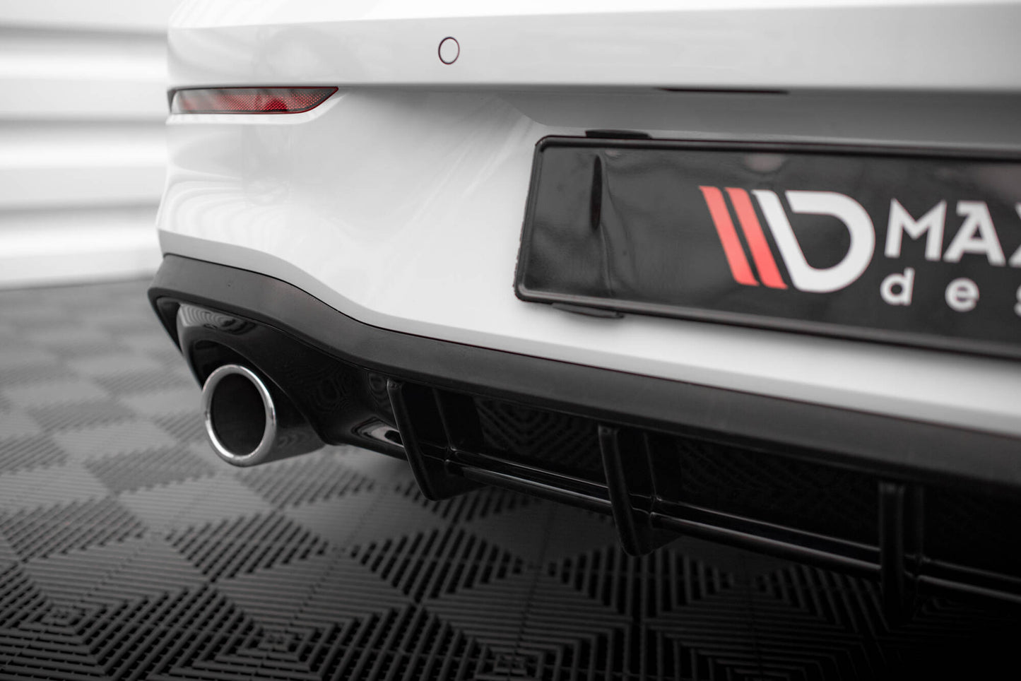 Diffusor Heck Ansatz V.3 für VW Golf GTI Mk8 schwarz Hochglanz