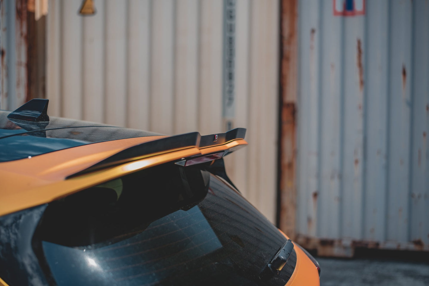 Spoiler CAP V.1 für Ford Focus Hatchback ST Mk4 schwarz Hochglanz