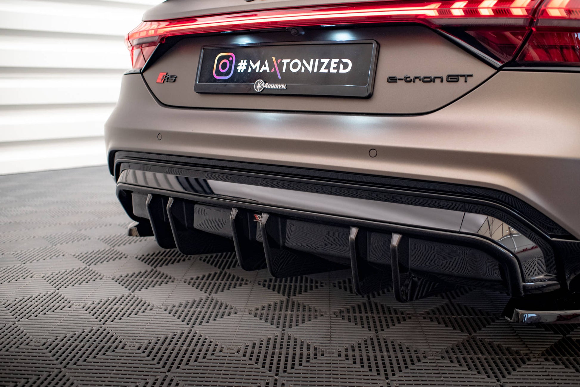 Diffusor Heck Ansatz für Audi e-Tron GT / RS GT Mk1 schwarz Hochglanz