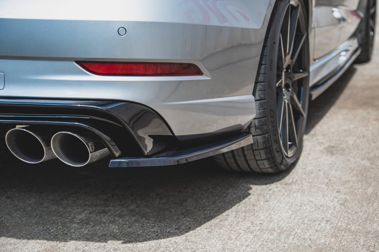 Heck Ansatz Flaps Diffusor V.2 für Audi S3 Limousine 8V Facelift schwarz Hochglanz