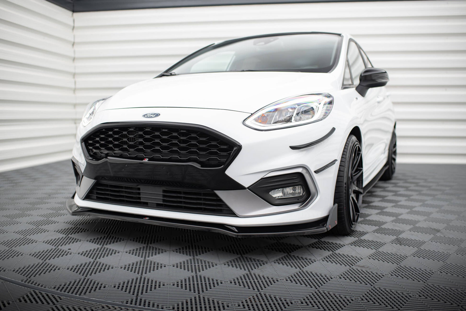 Front Ansatz V.4 + Flaps für Ford Fiesta ST / ST-Line