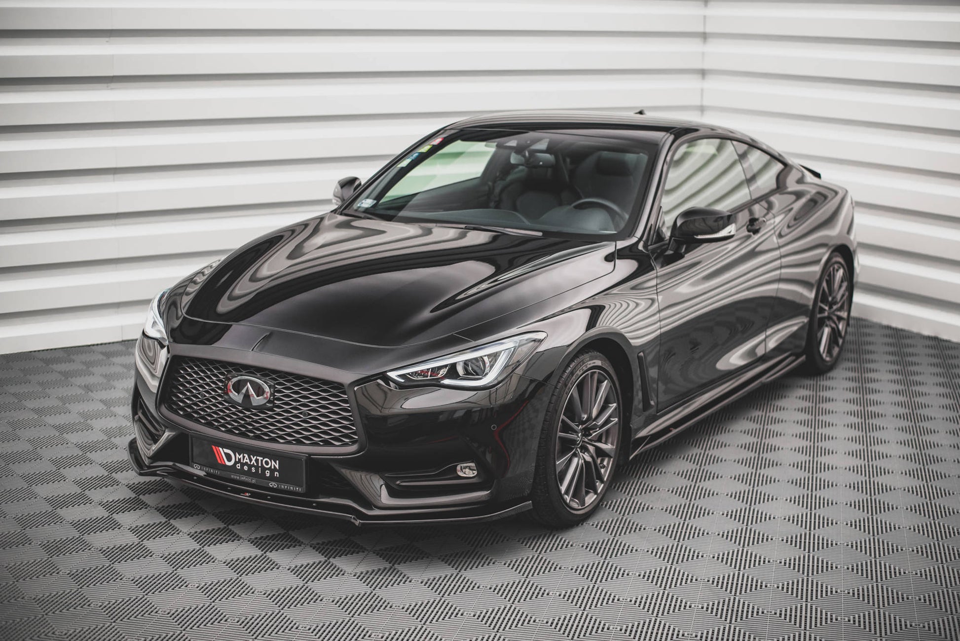 Front Ansatz für Infiniti Q60 S Mk2 schwarz Hochglanz