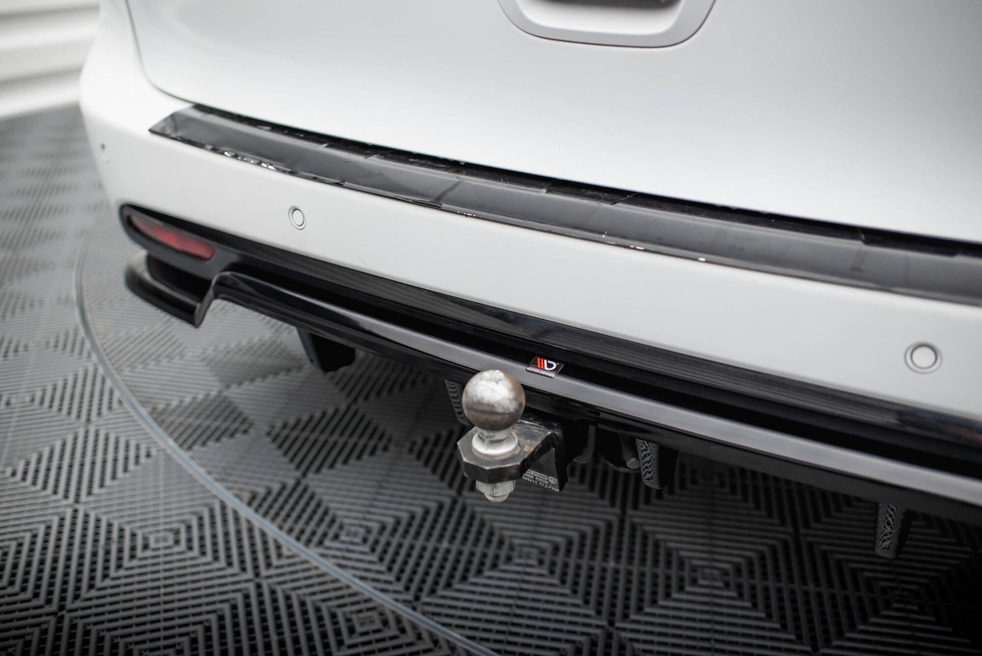 Mittlerer Cup Diffusor DTM Look Heck Ansatz für Chrysler Pacifica Mk2 Facelift schwarz Hochglanz