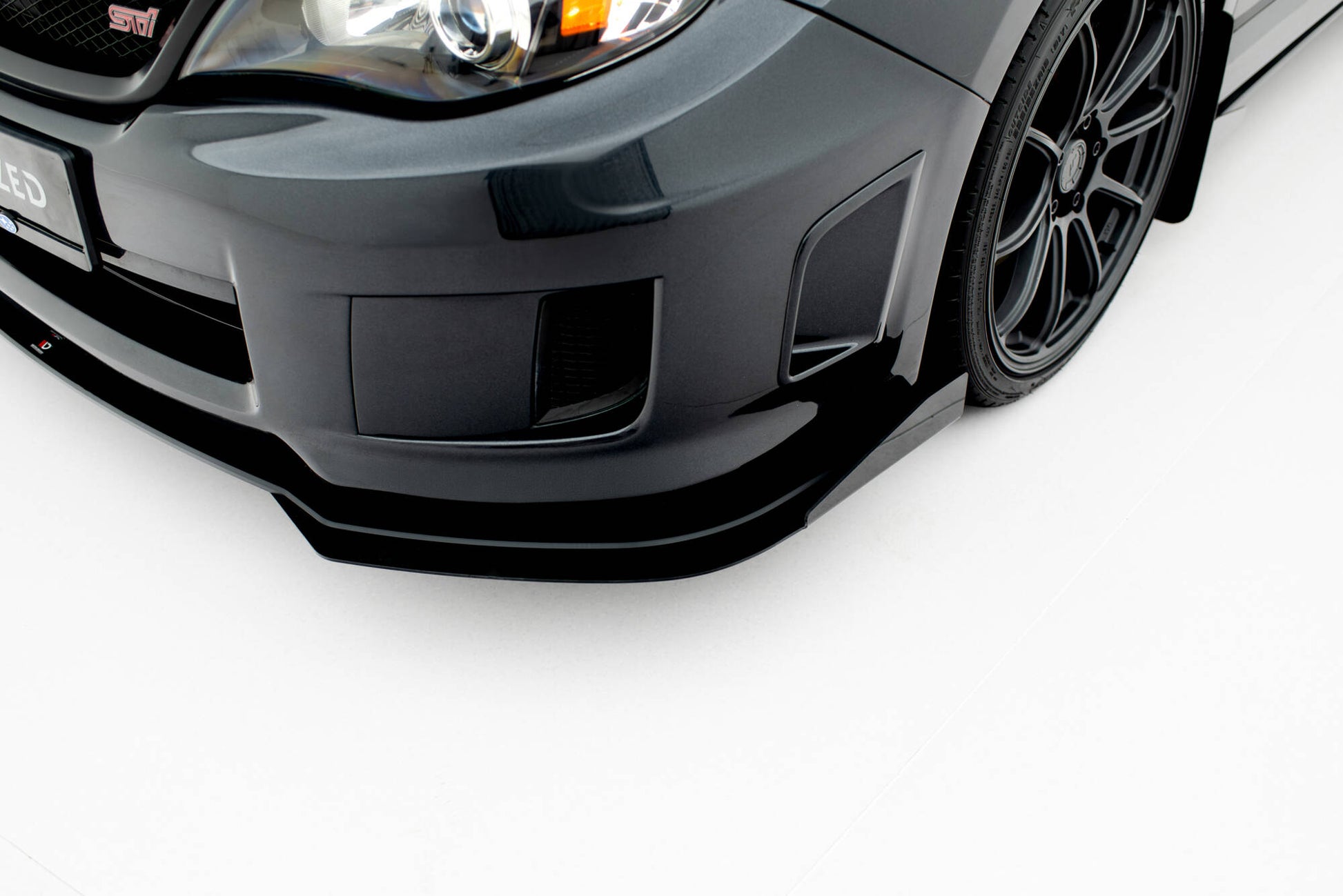 Street Pro Front Ansatz + Flaps für Subaru Impreza WRX STI Mk3 Facelift schwarz Hochglanz