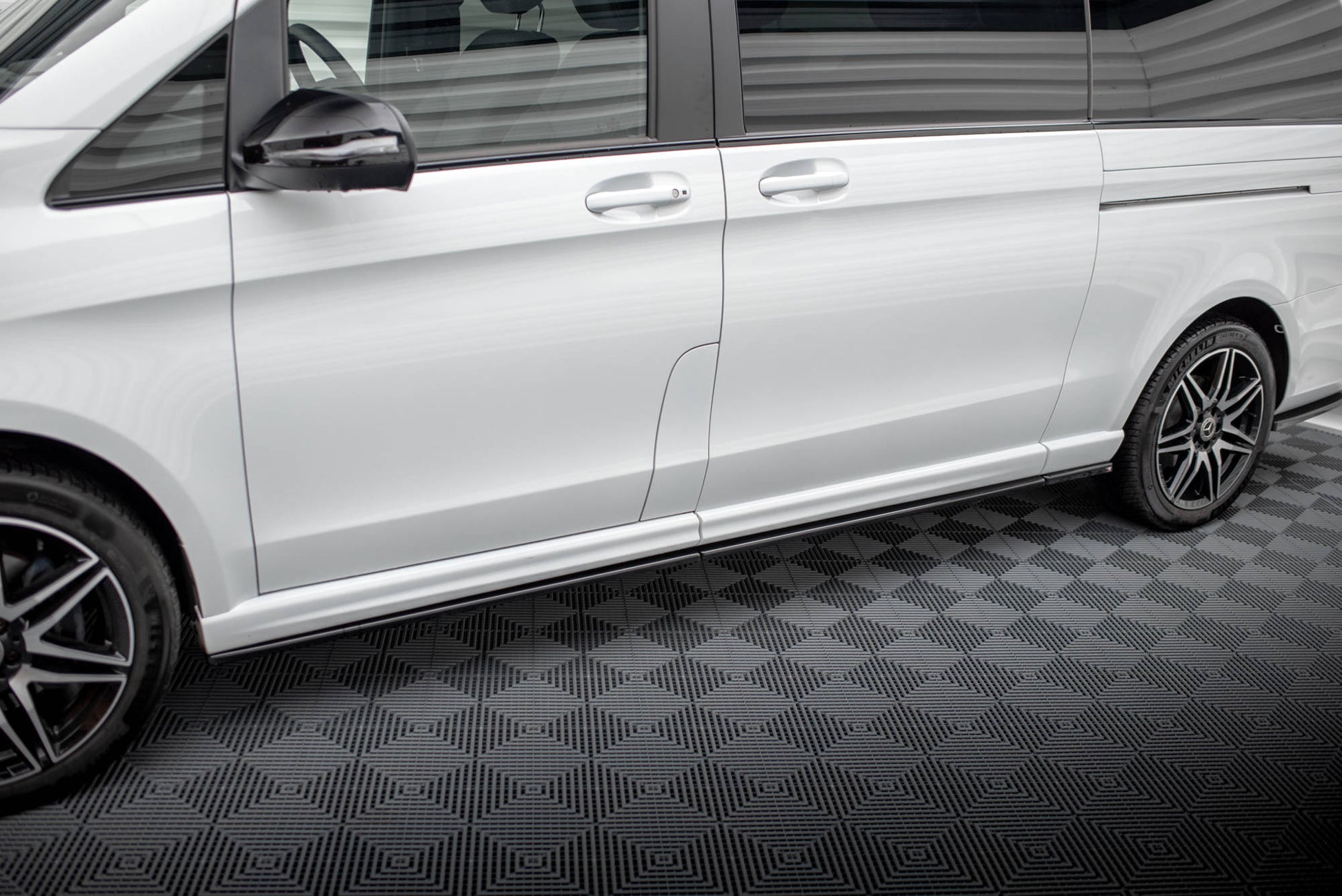 Seitenschweller Ansatz für V.1 für Mercedes-Benz V-Klasse Extra Long AMG-Line W447  schwarz Hochglanz