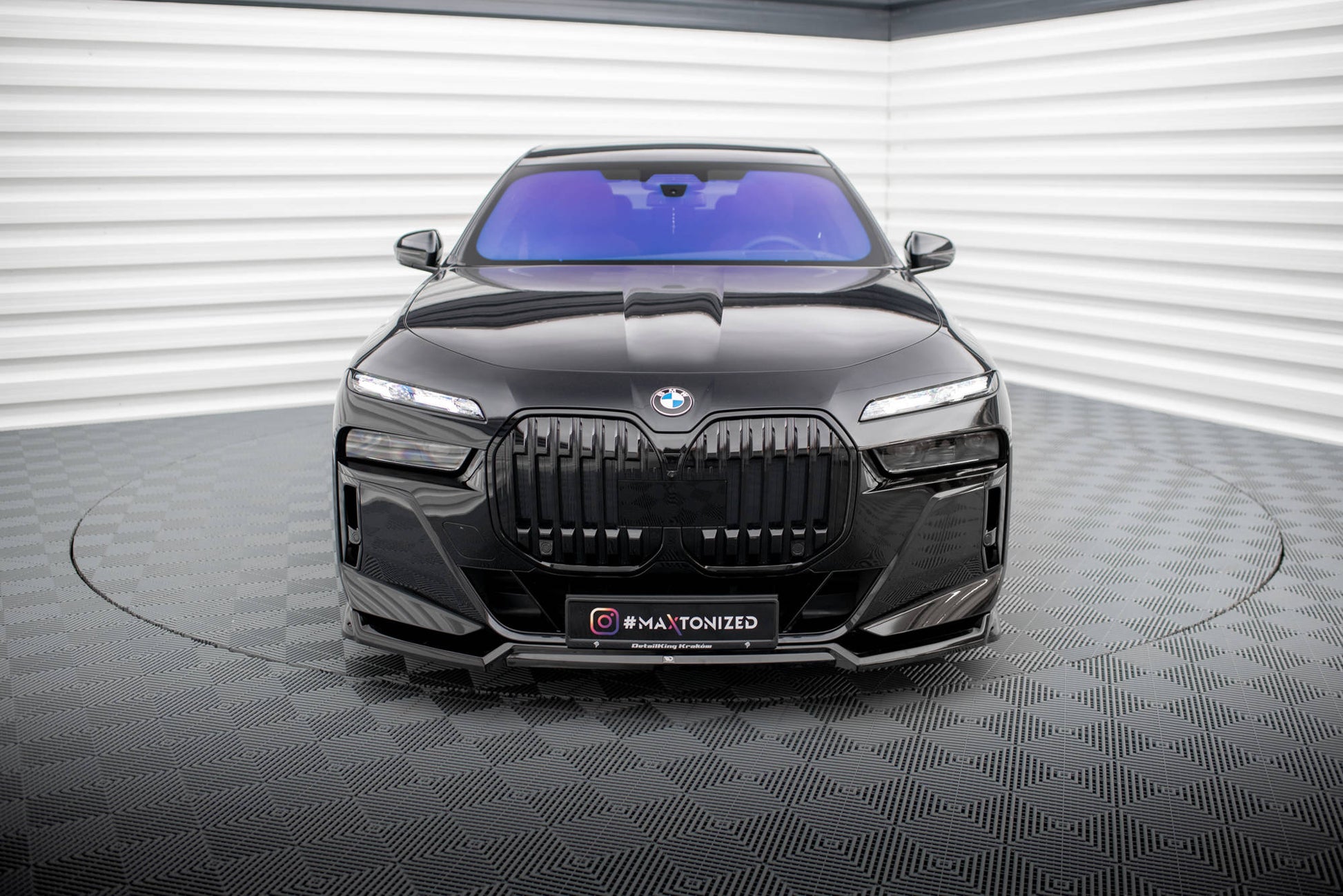 Front Ansatz V.3 für BMW 7 M-Paket / M760e / i7 M-Paket G70   schwarz Hochglanz