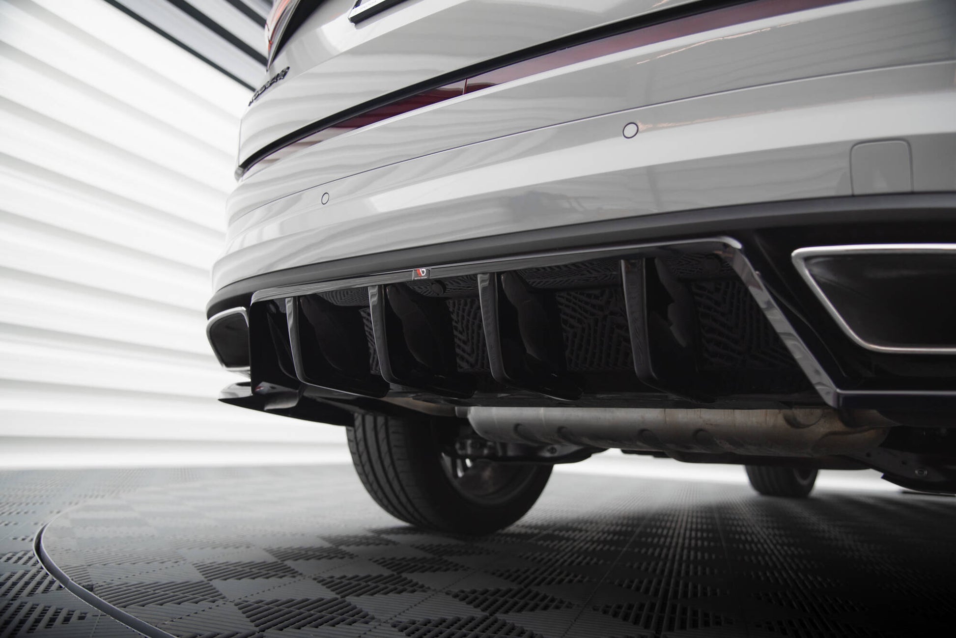 Mittlerer Cup Diffusor DTM Look Heck Ansatz für Skoda Kodiaq RS Mk1 / Mk1 Facelift schwarz Hochglanz