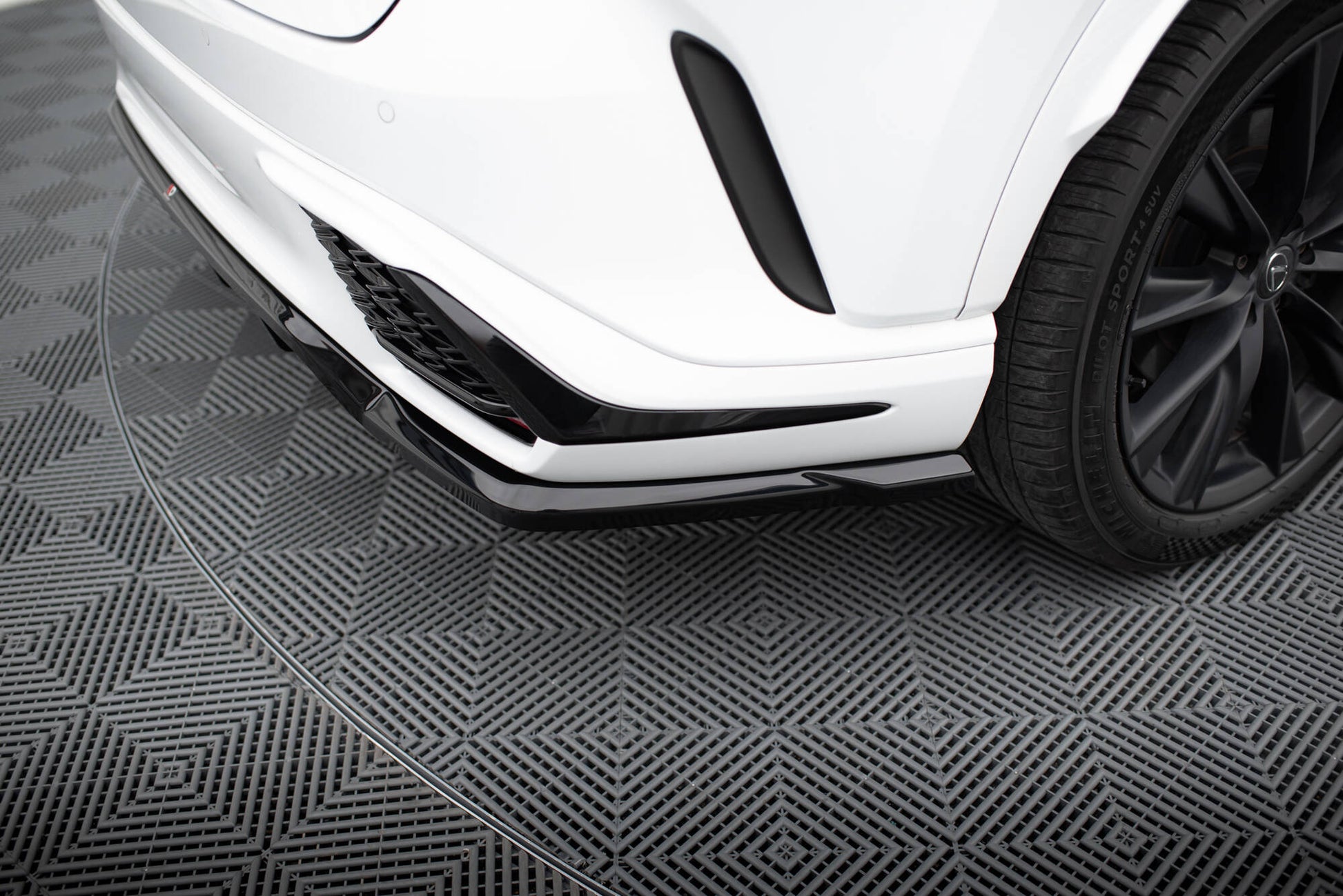 Mittlerer Cup Diffusor DTM Look Heck Ansatz für Lexus RX F-Sport Mk5 schwarz Hochglanz