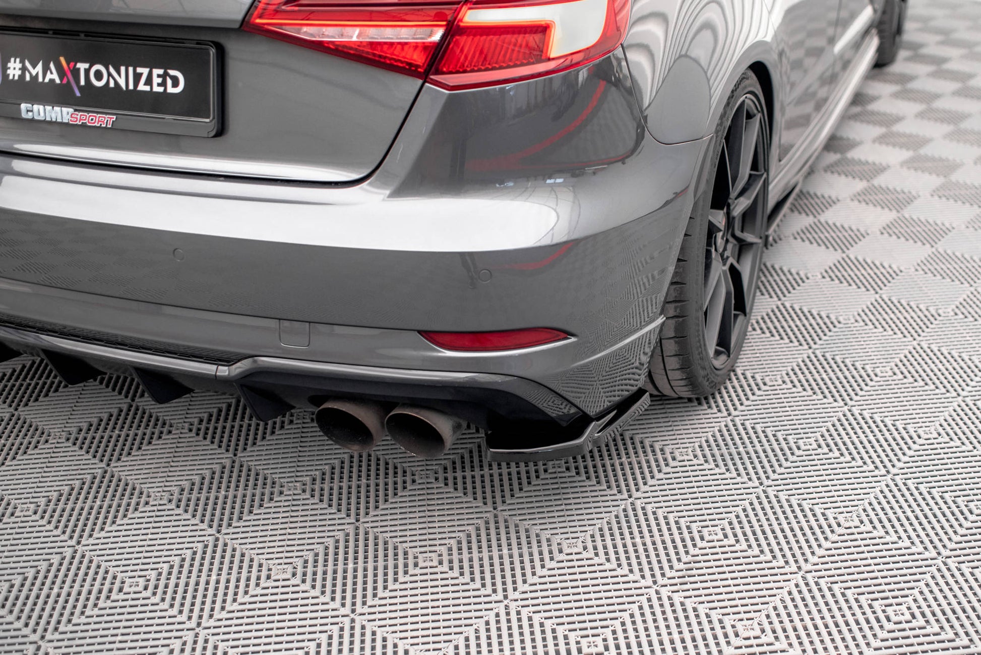 Heck Ansatz Flaps Diffusor V.1 für Audi S3 Sportback 8V Facelift schwarz Hochglanz