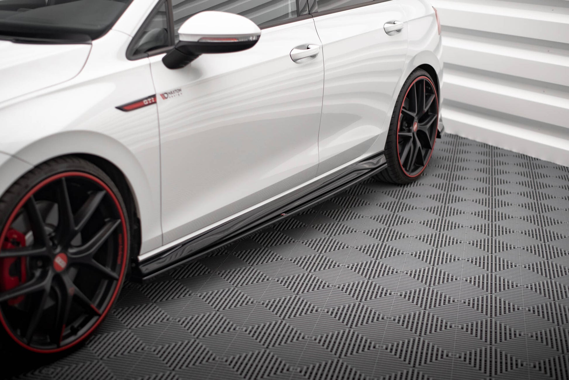 Seitenschweller Ansatz für VW Golf GTI / GTE / GTI Clubsport / GTD / R-Line Mk8 schwarz Hochglanz