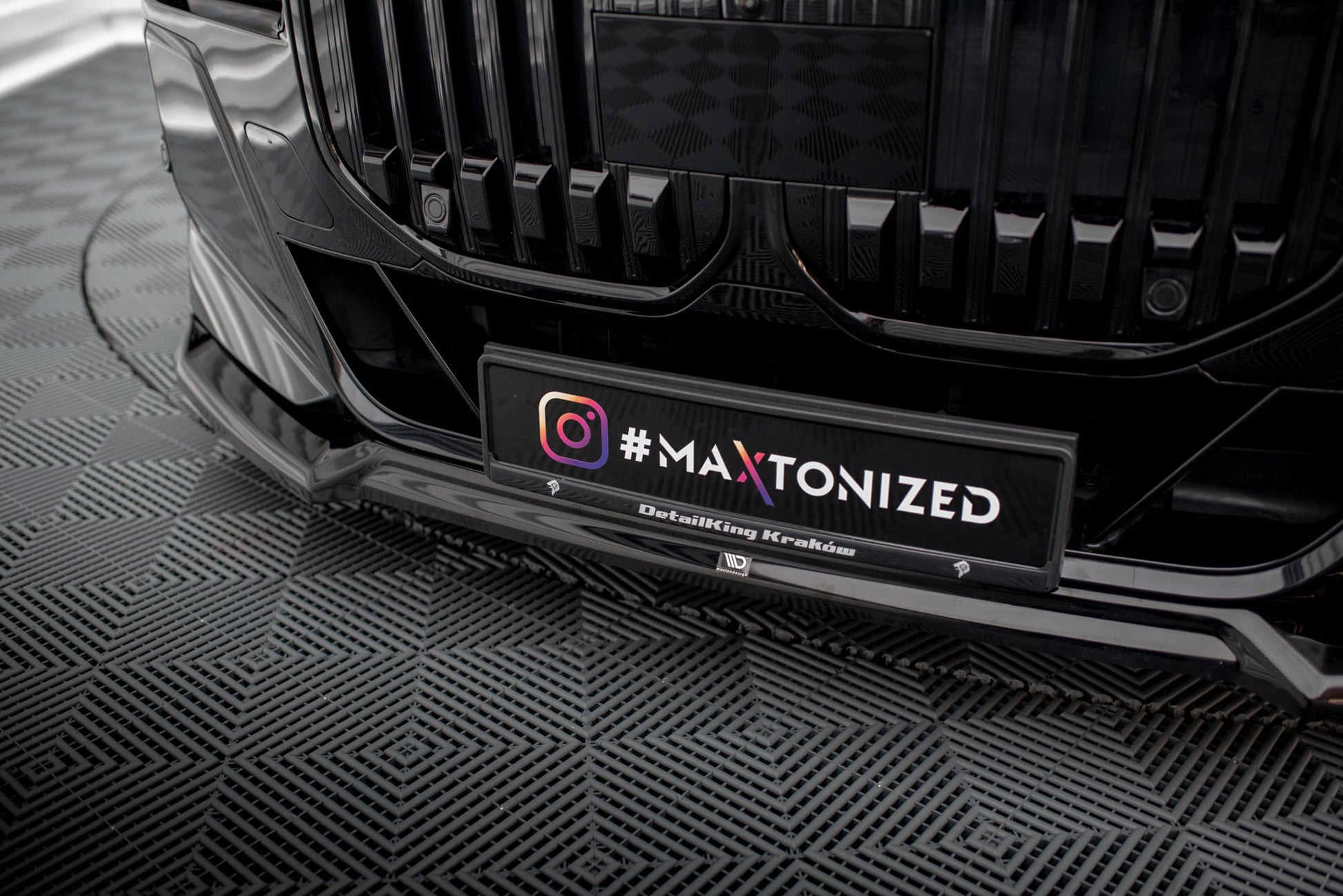 Front Ansatz V.3 für BMW 7 M-Paket / M760e / i7 M-Paket G70   schwarz Hochglanz