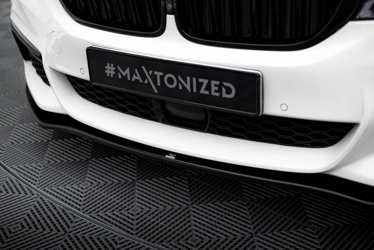 Front Ansatz V.2 für BMW 5er M-Paket / M550d / M550i G30/ G31 M-Paket schwarz Hochglanz