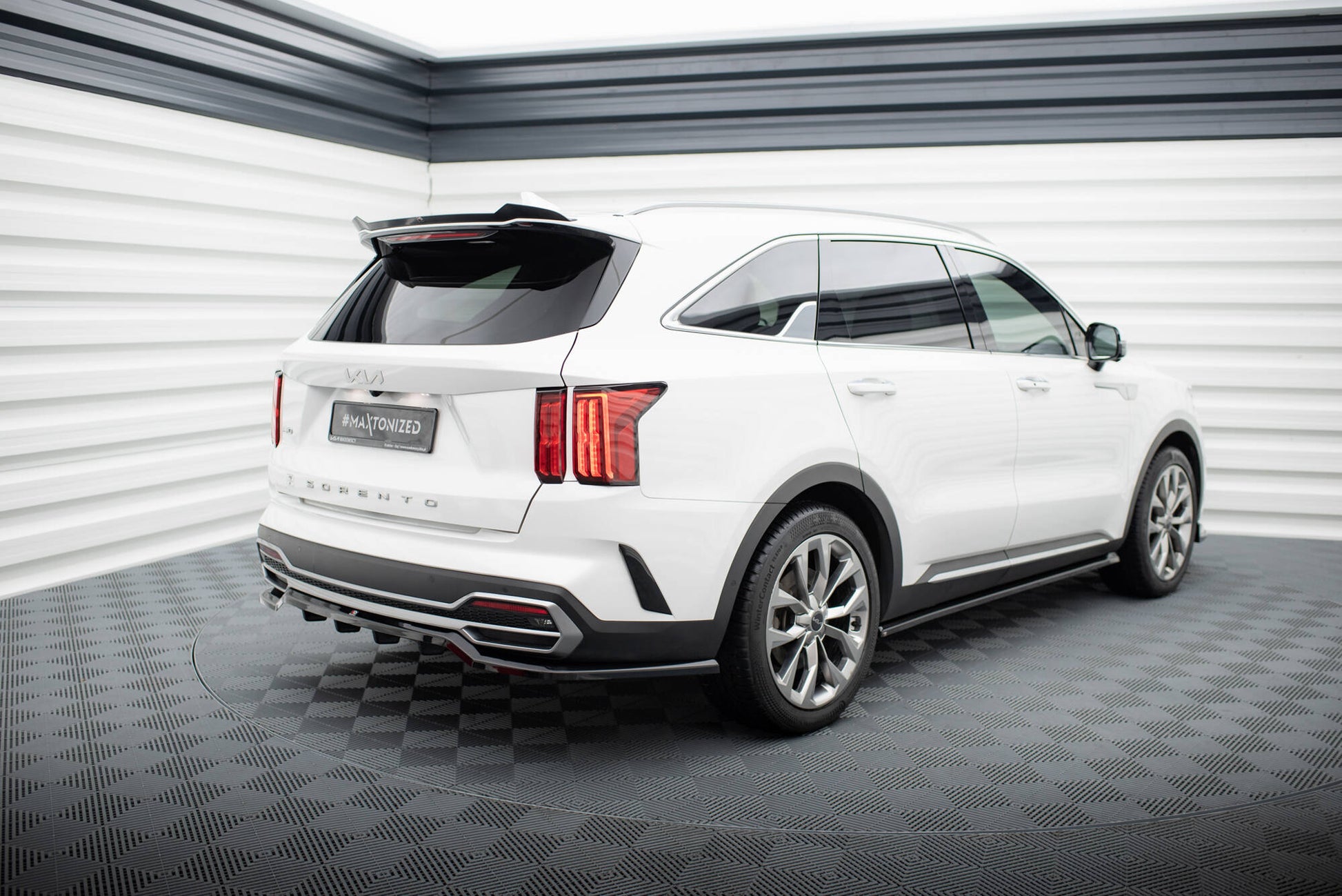 Mittlerer Cup Diffusor DTM Look Heck Ansatz für Kia Sorento Mk4 schwarz Hochglanz