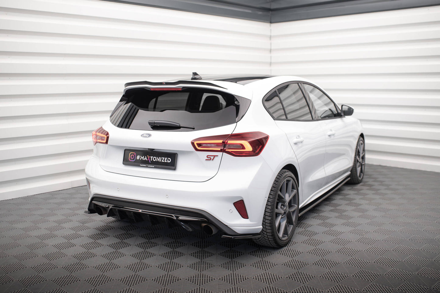 Diffusor Heck Ansatz V.2 für Ford Focus Hatchback ST Mk4  schwarz Hochglanz