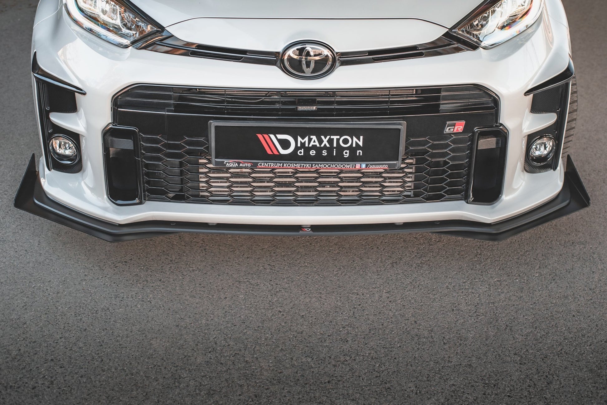 Street Pro Front Ansatz für + Flaps für Toyota GR Yaris Mk4 schwarz Hochglanz